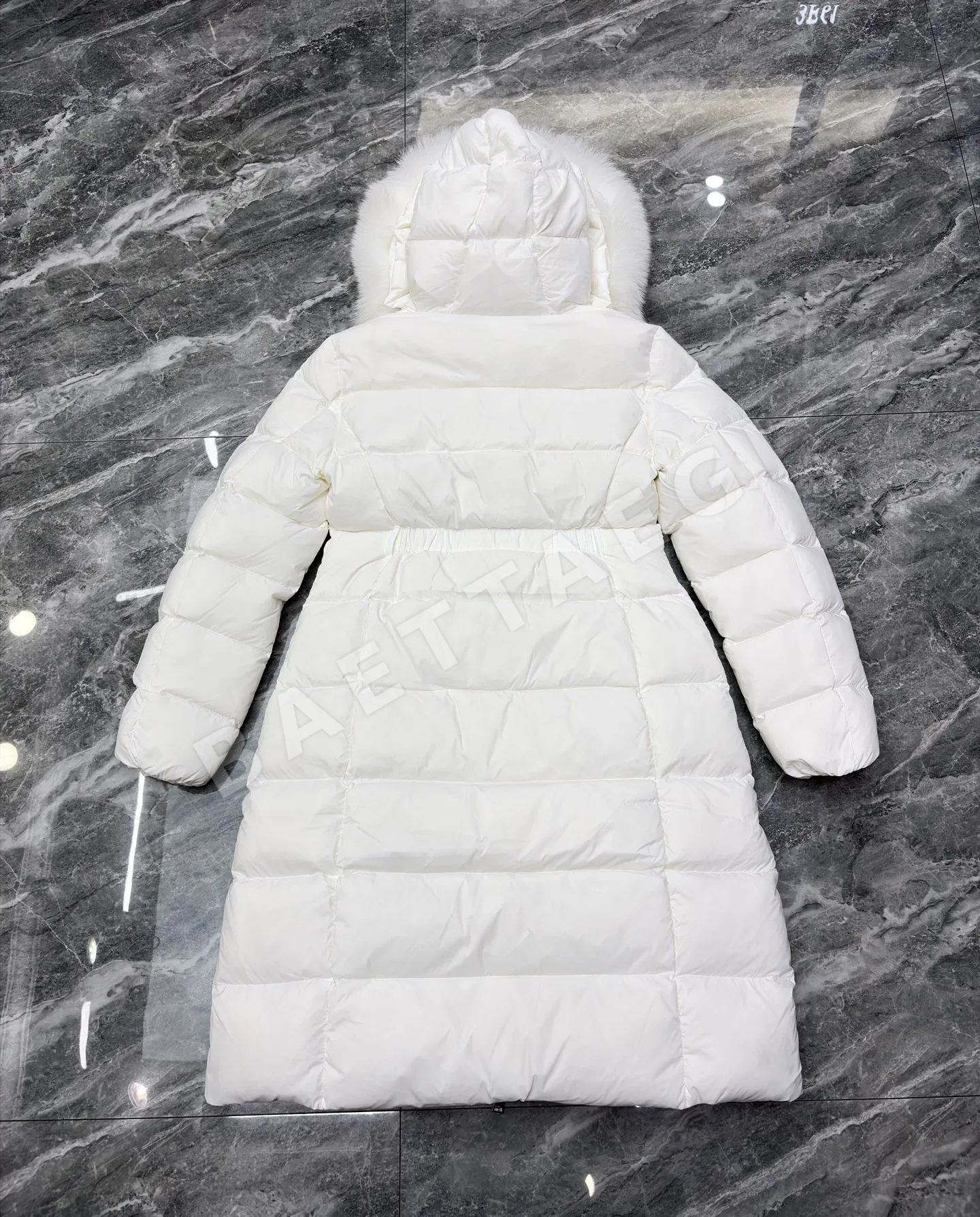 몽클레르 여성 후드 슬림핏 다운 패딩 상세 이미지 9