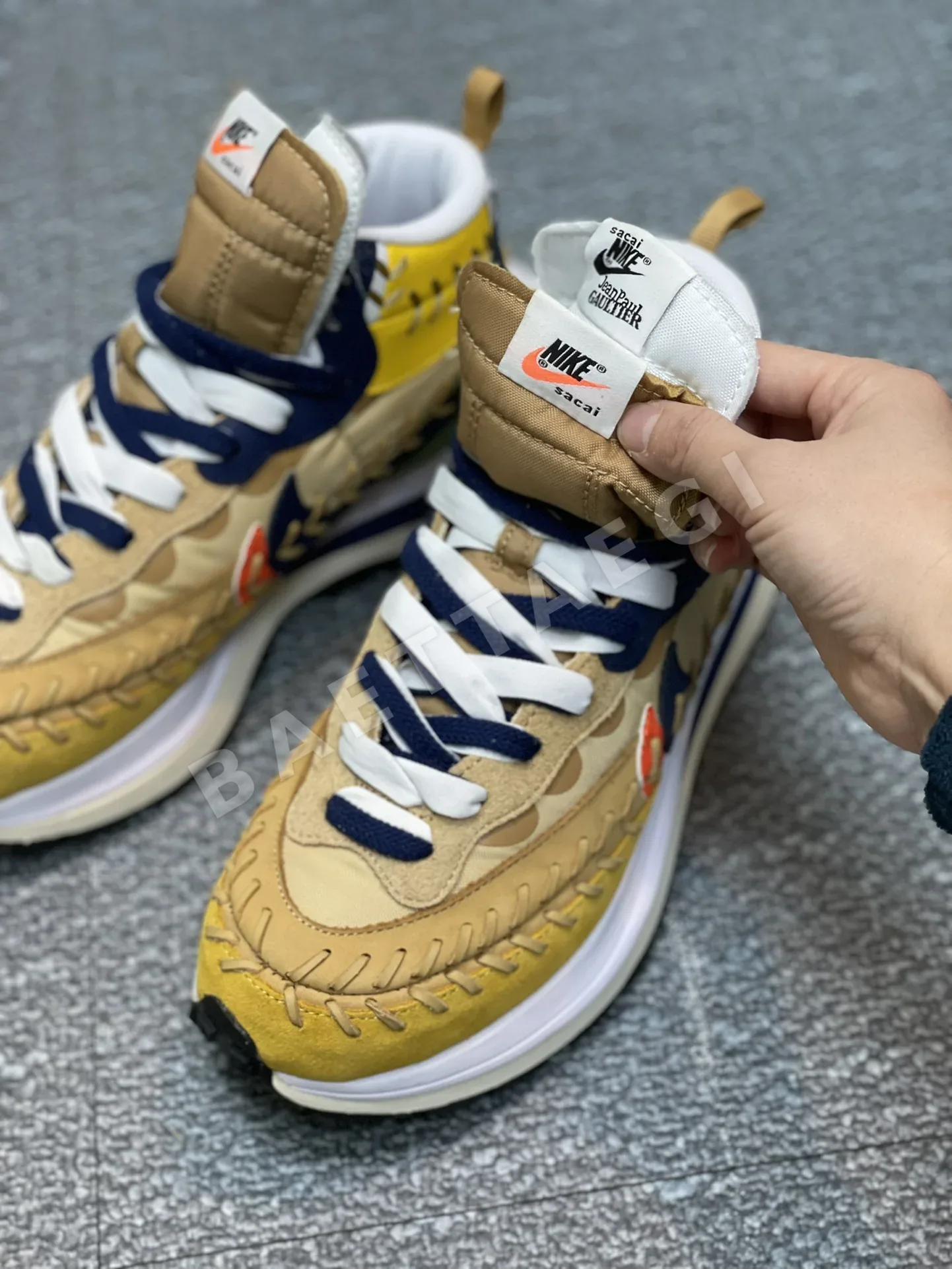 나이키 사카이 베이퍼와플 플랫폼 러닝화 DH9186-200 상세 이미지 9