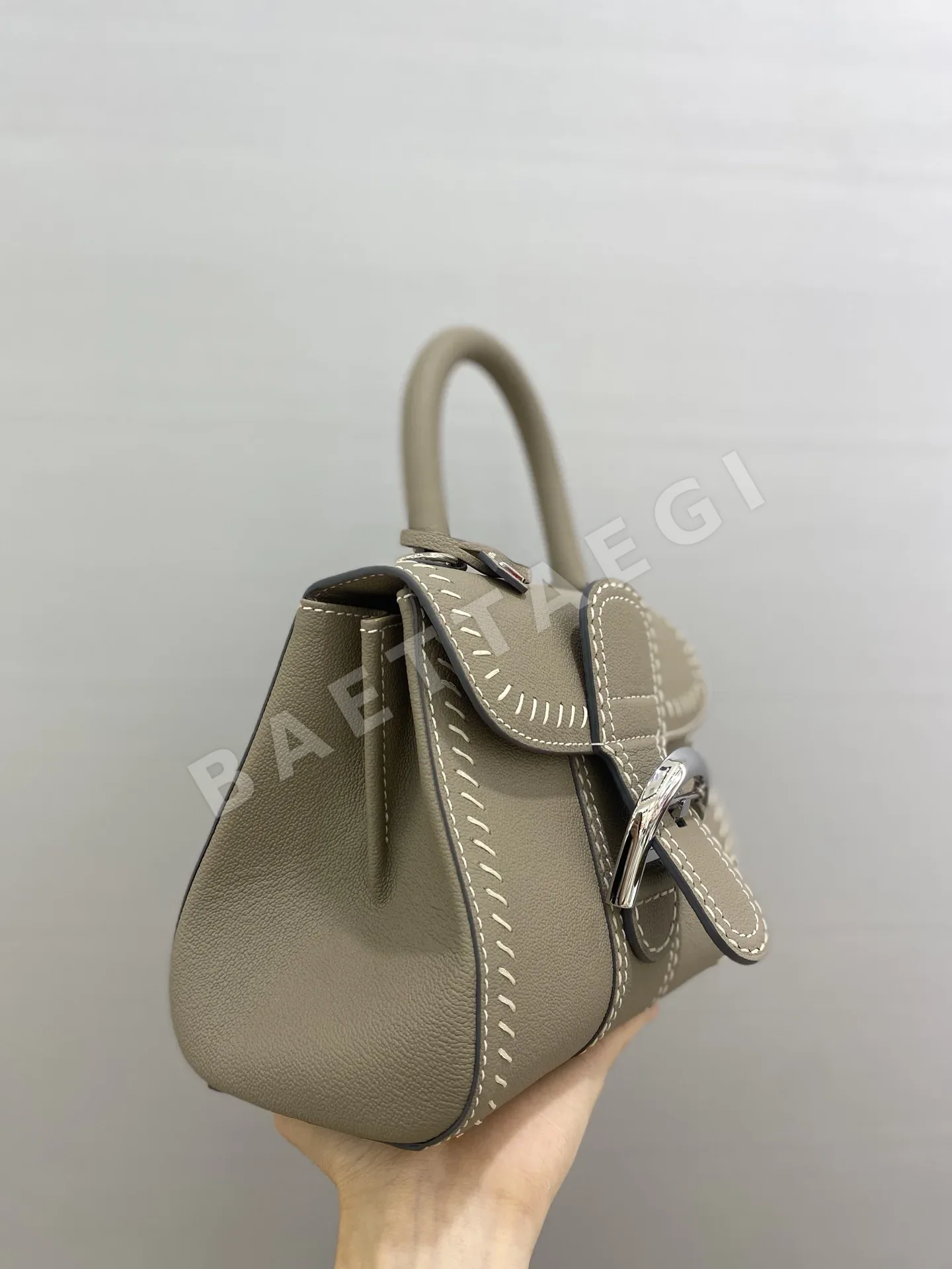 델보 브릴리언트 21 밀크 그레이 가방 상세 이미지 4