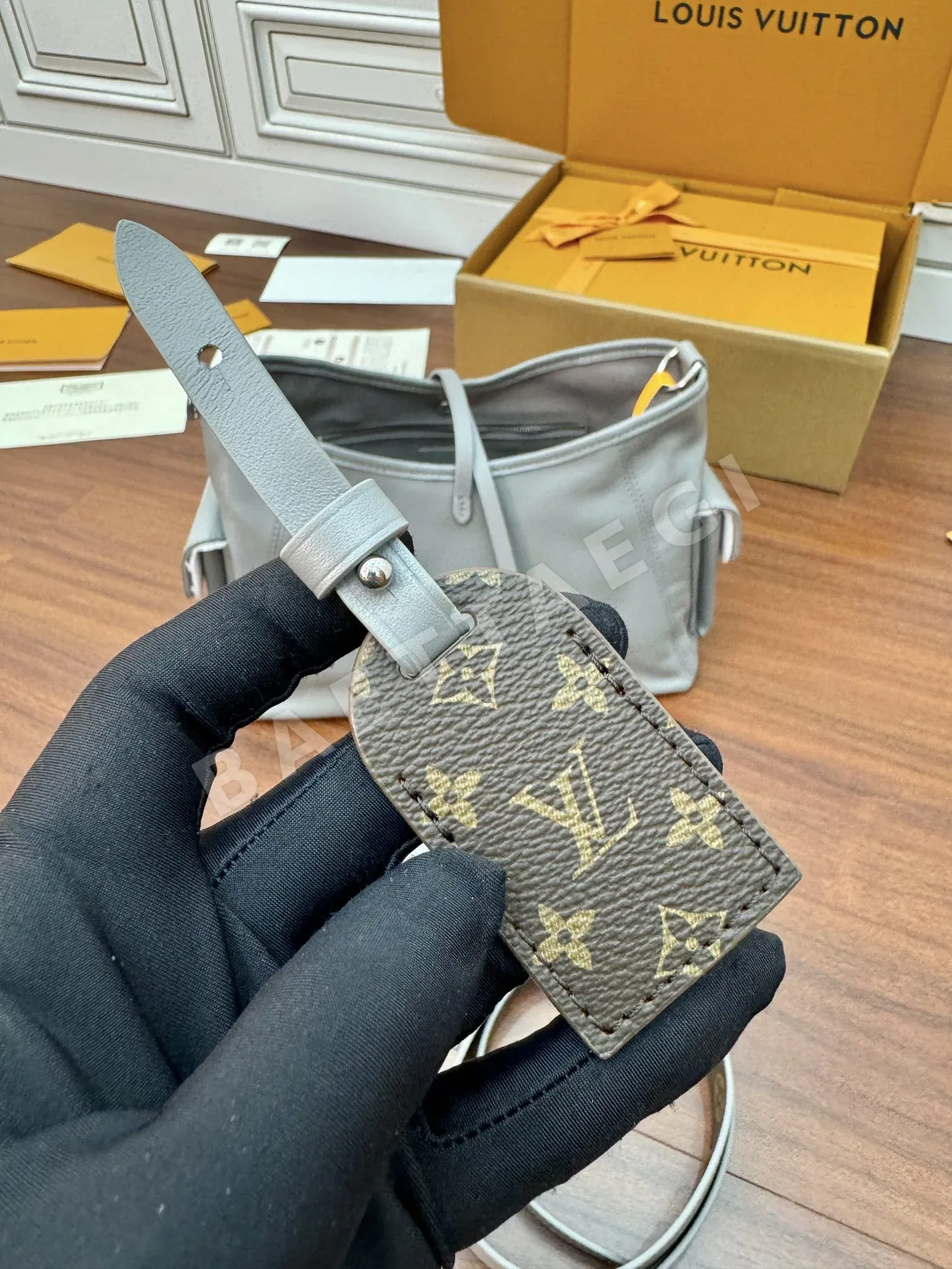 루이비통 M12579 가방 상세 이미지 9