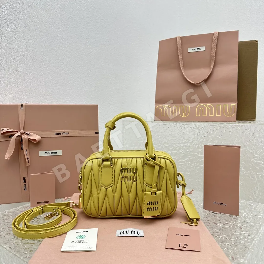미우미우 투프리티 마트라세 램스킨 볼링백 68049