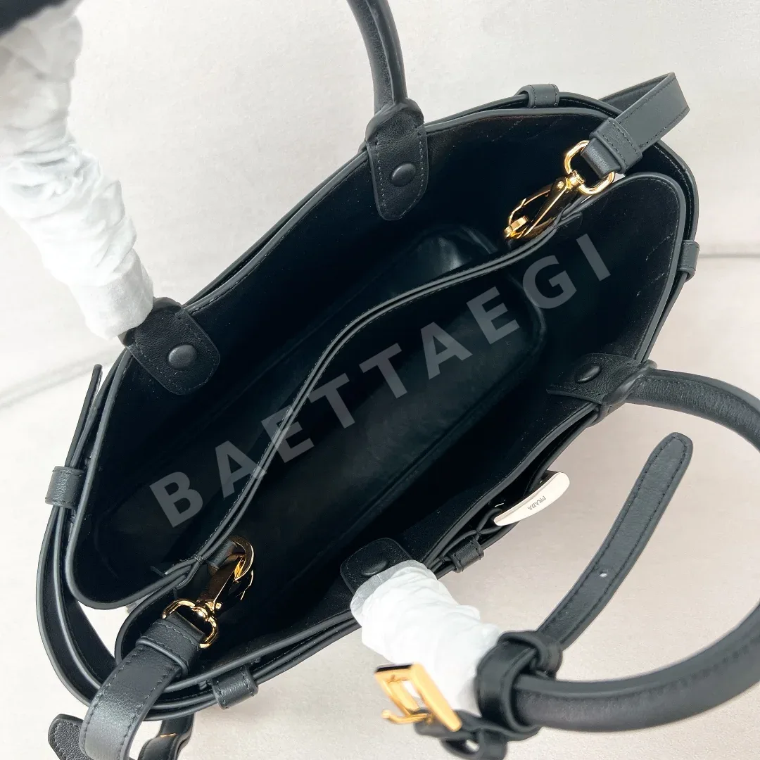 프라다 가죽 복조리 핸드백 1BA417 상세 이미지 8