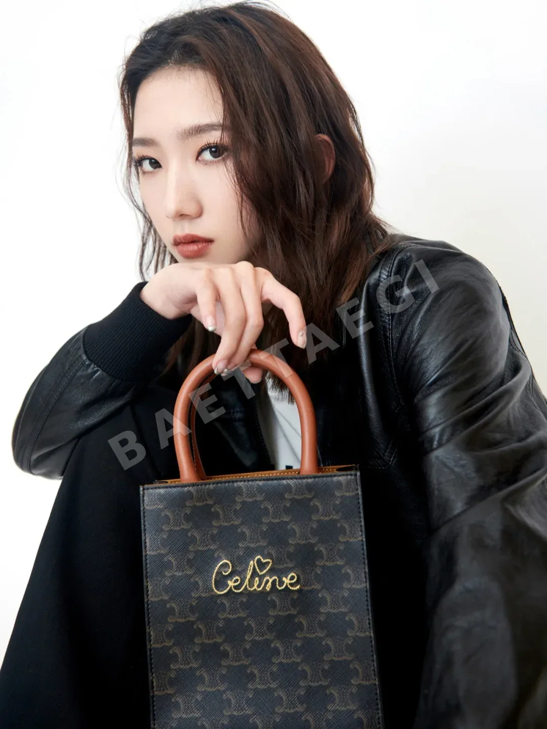 셀린느 모노그램 자수 하트 미니 토트백 상세 이미지 9