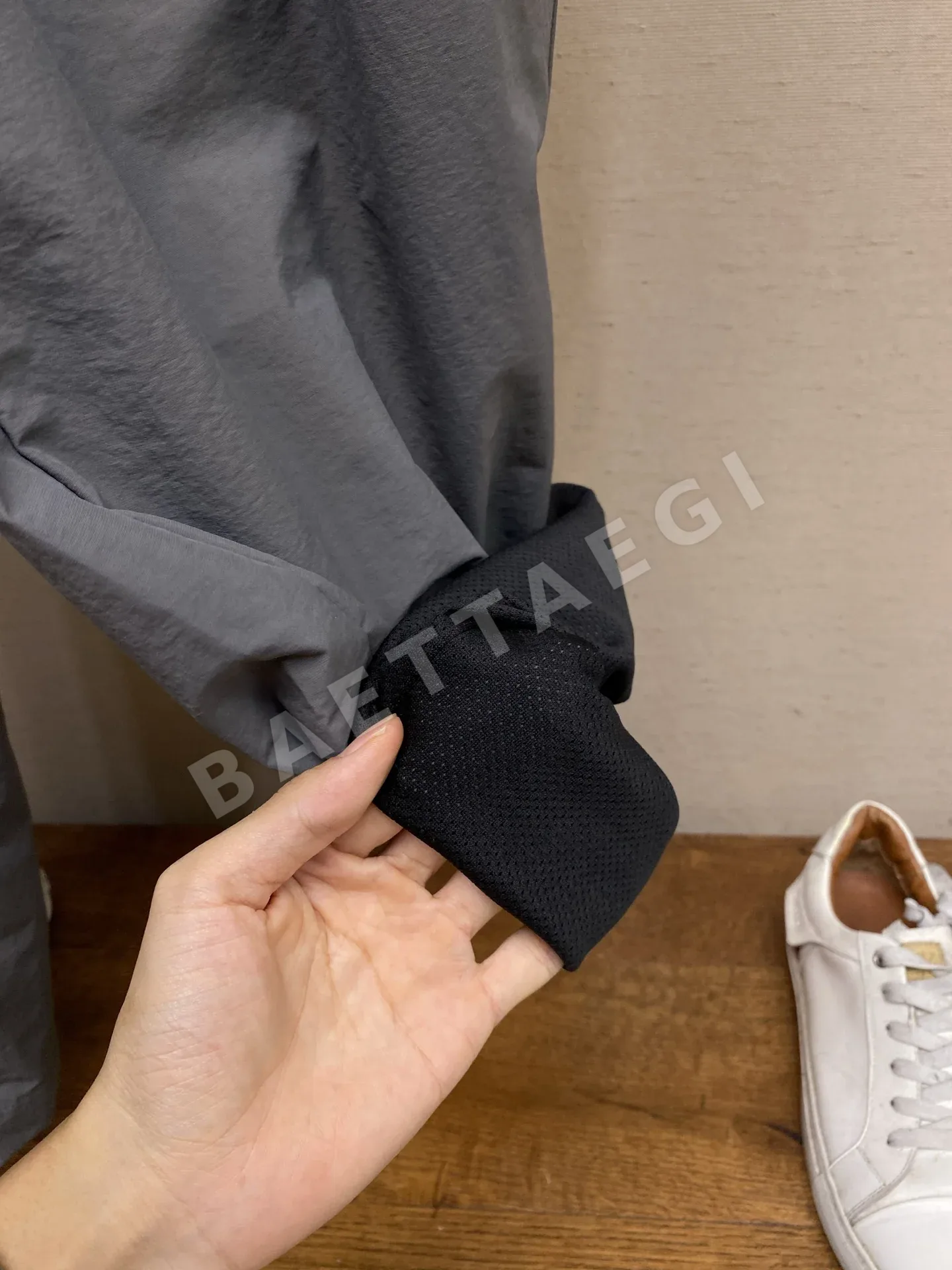 발렌시아가 나일론 메시 남성 바지 상세 이미지 9