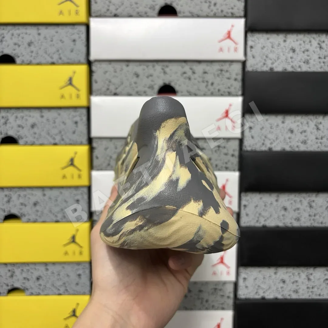 아디다스 [LW] 이지 폼 RNNR MXT GV7904 200638 Adidas Yeezy Foam RNNR MXT Moon Gray 상세 이미지 3