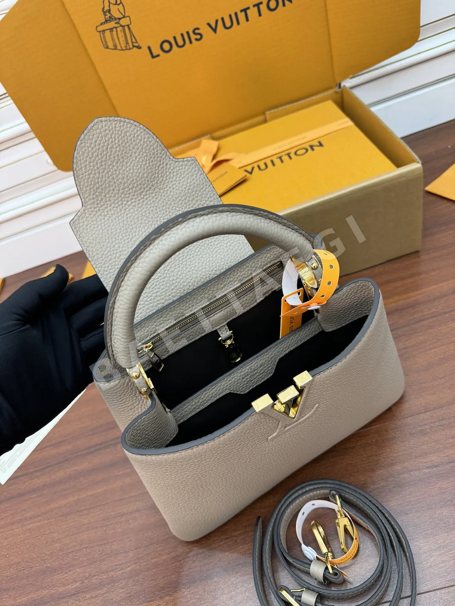 루이비통 M94634 가죽 가방 상세 이미지 6