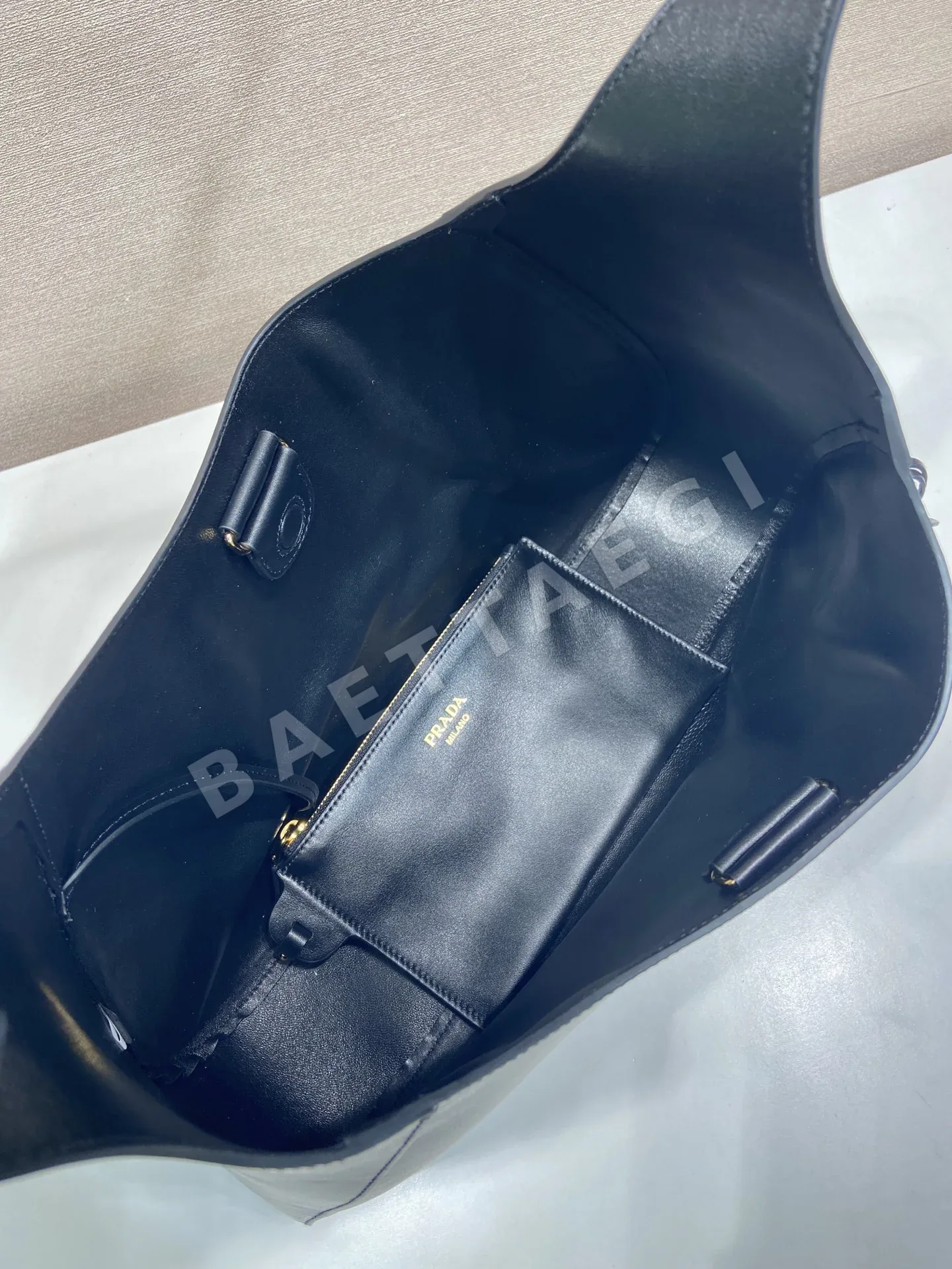 프라다 클레오 라지 가죽 숄더백 1BC299 상세 이미지 8