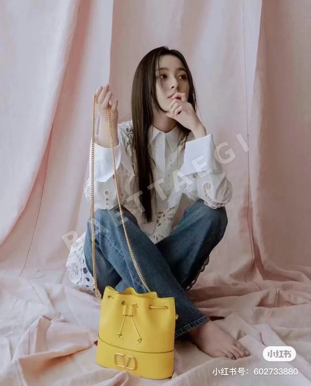 발렌티노 빈티지 황동 장식 체인 숄더 버킷백 44405
