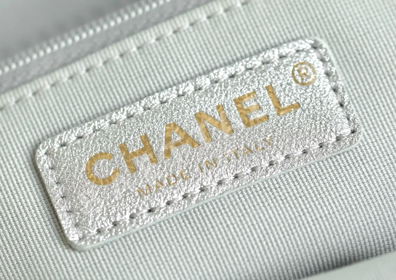 샤넬(Chanel) 25K 메탈릭 실버 백팩 AS5793 상세 이미지 9