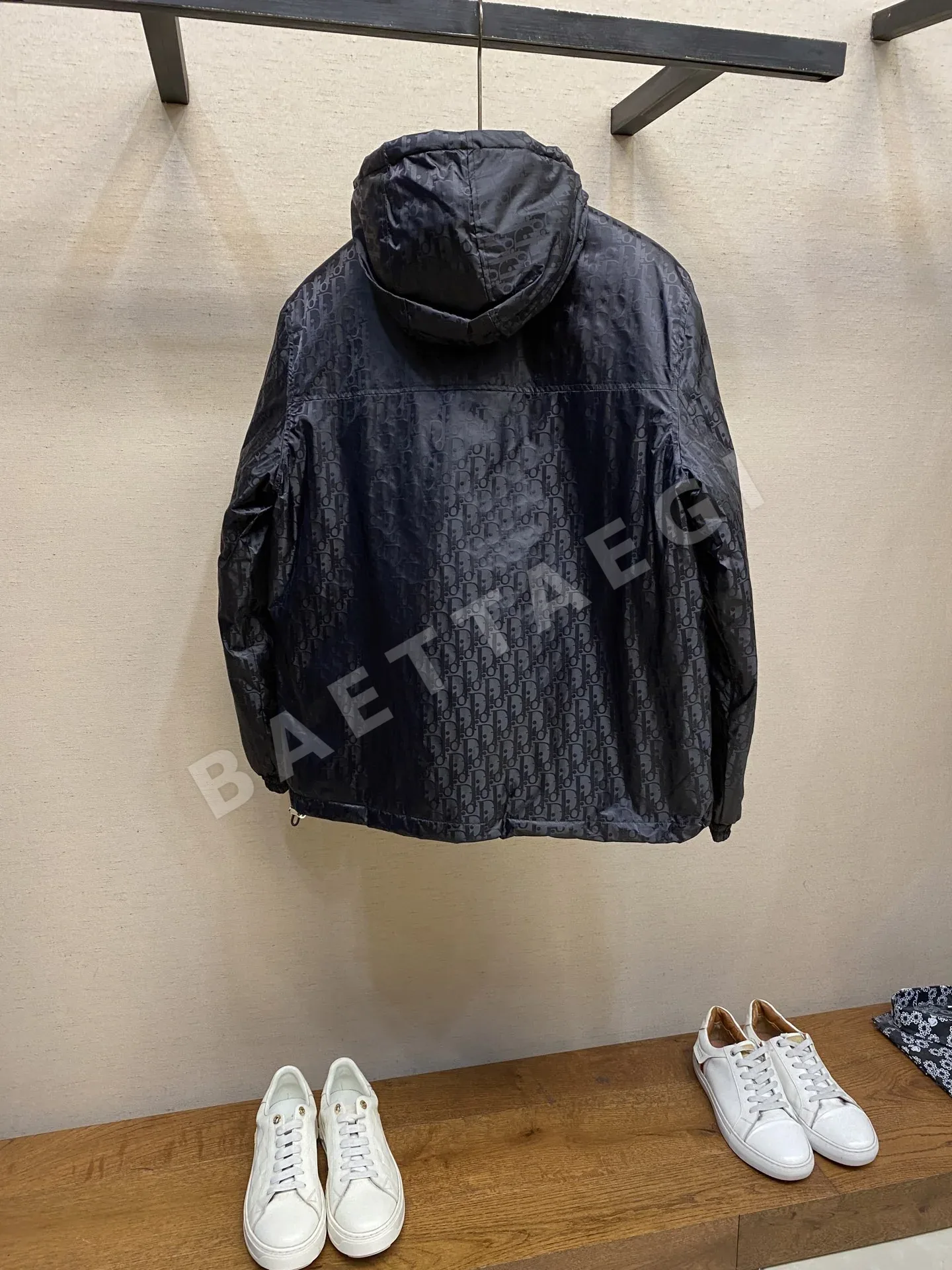 디올 모노그램 패턴 남성 다운 자켓 상세 이미지 2