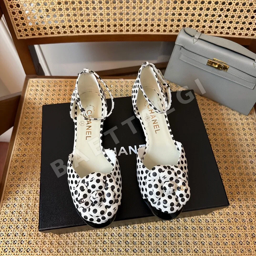 샤넬 까멜리아 플랫 샌들 3550