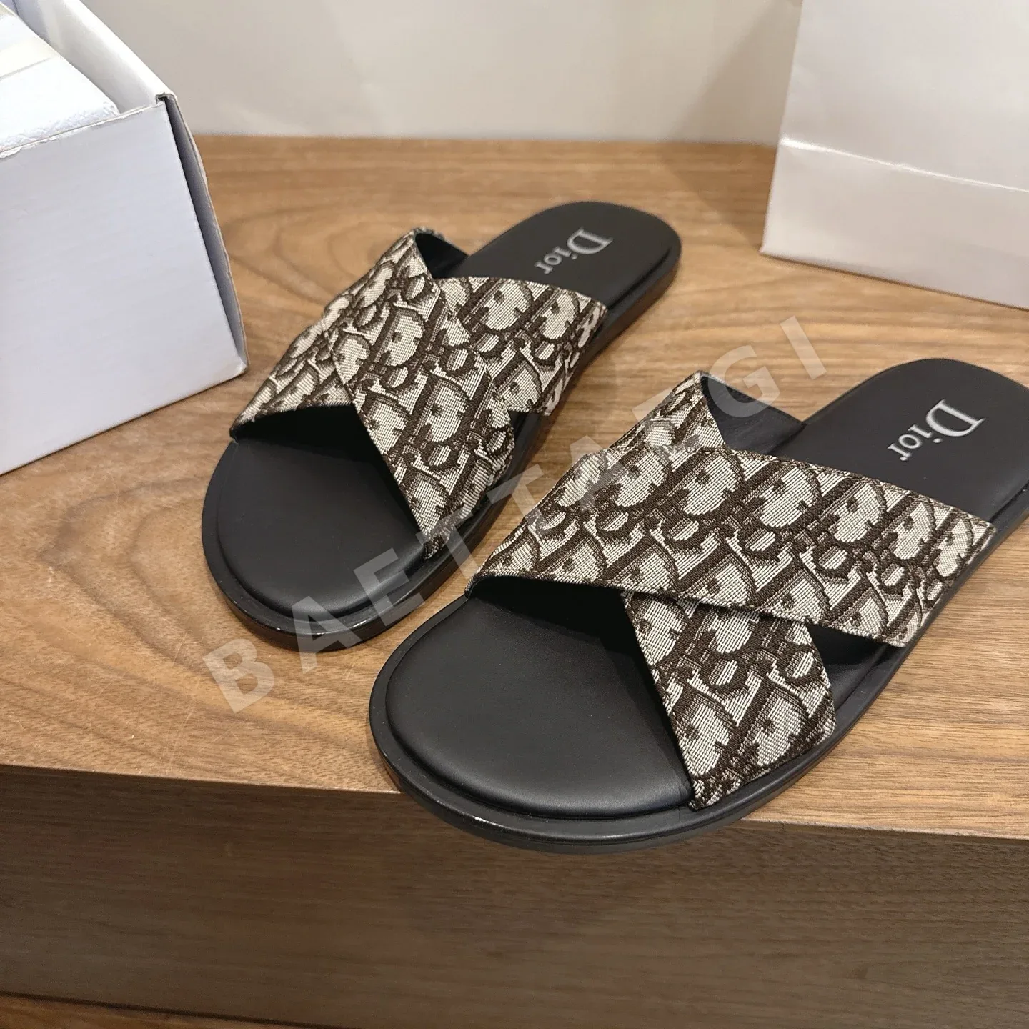 디올 CD 로고 모노그램 패턴 남성 샌들 상세 이미지 8