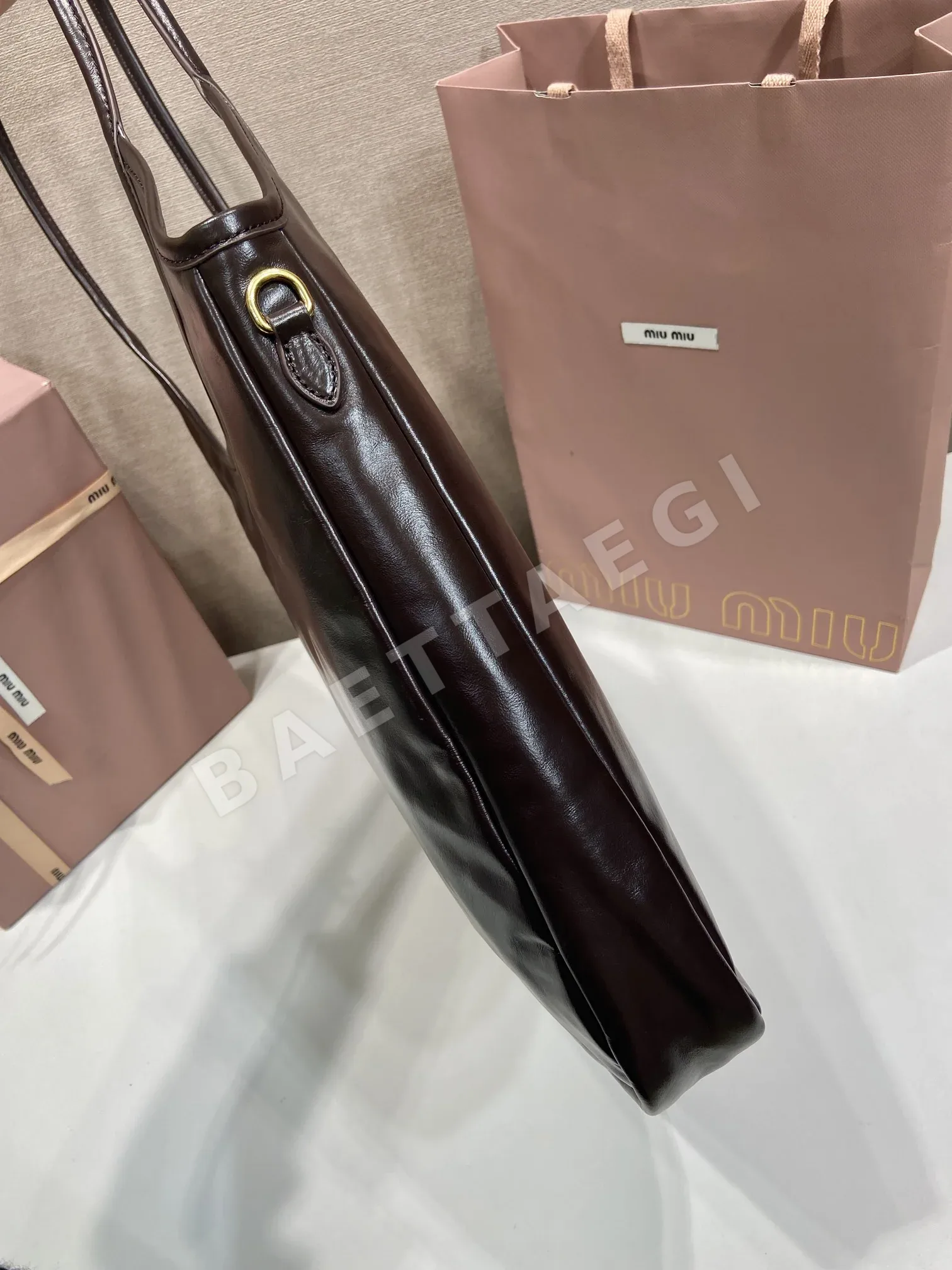 미우미우 와이드 바닥 토트백 5BG311 상세 이미지 6
