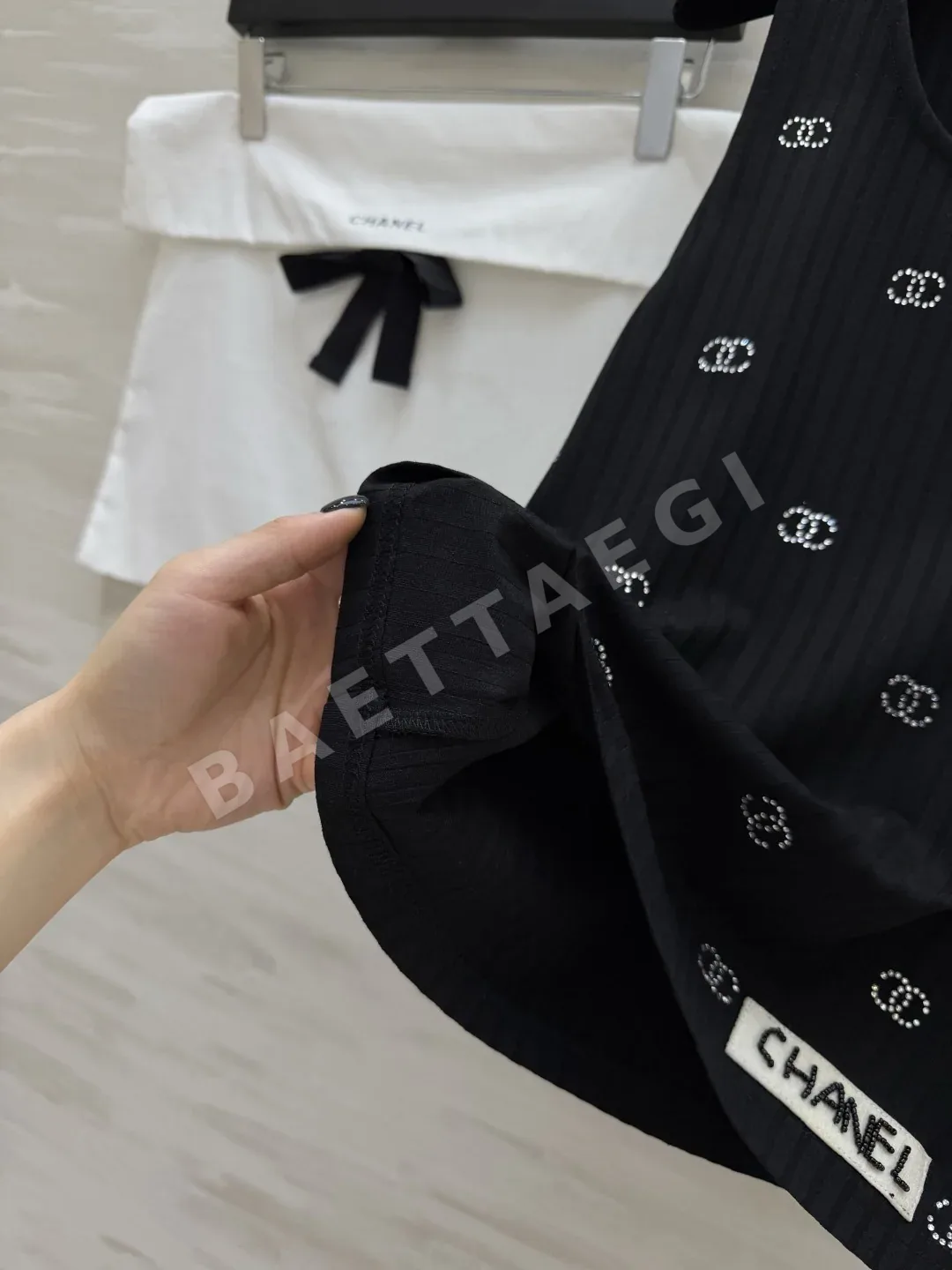 샤넬 리브 조직 더블 C 로고 여성 반팔 티셔츠 상세 이미지 6