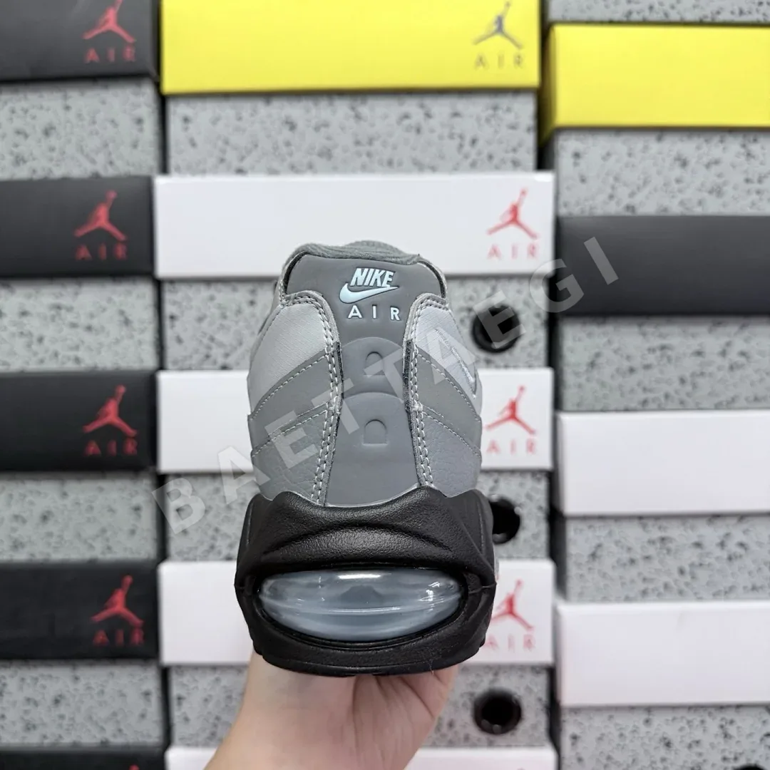 나이키 [XY] 에어 맥스 95 OG IB7682-001 201322 Nike Air Max 95 OG Big Bubble Cool Grey 상세 이미지 2