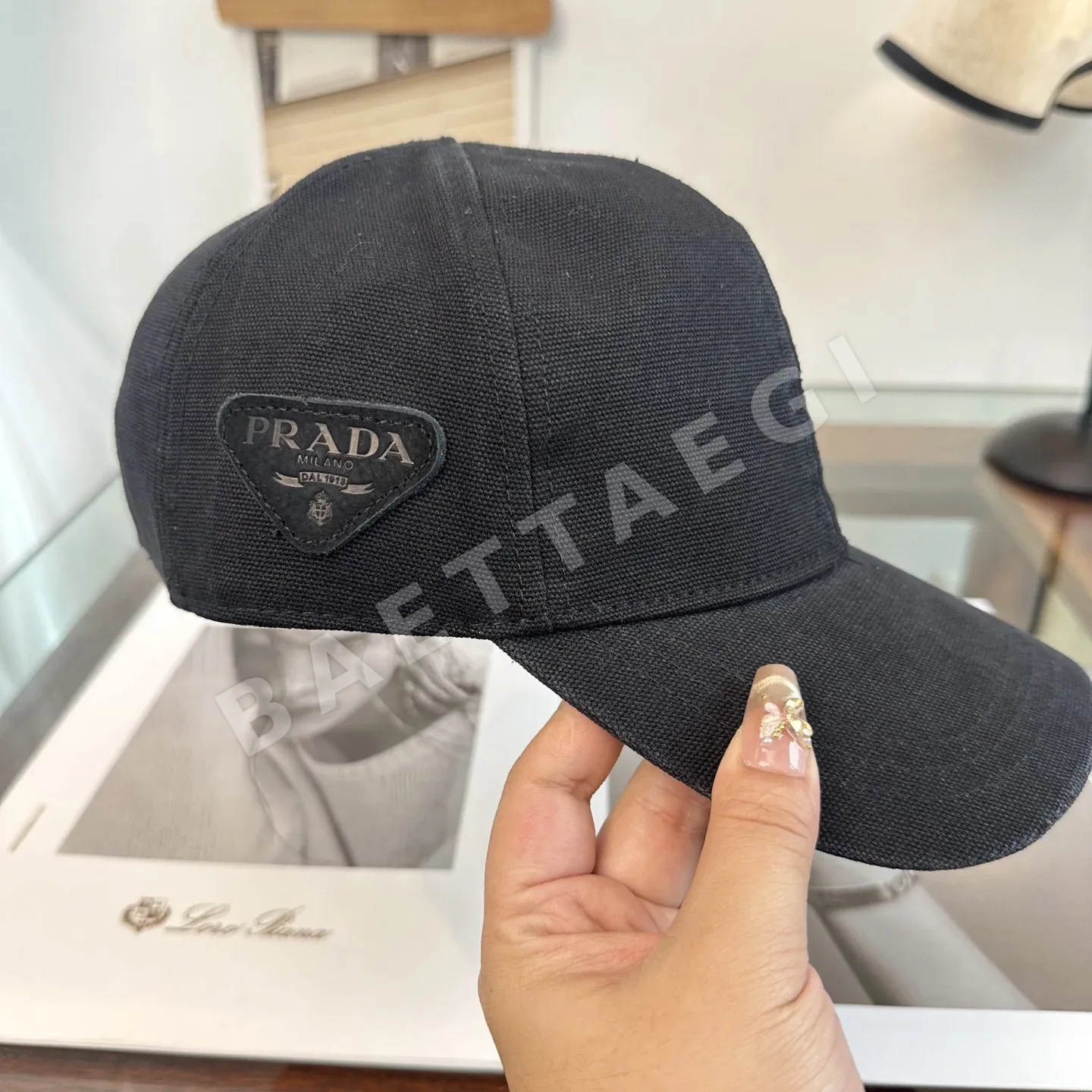 프라다 삼각 로고 베이스볼 캡 상세 이미지 7