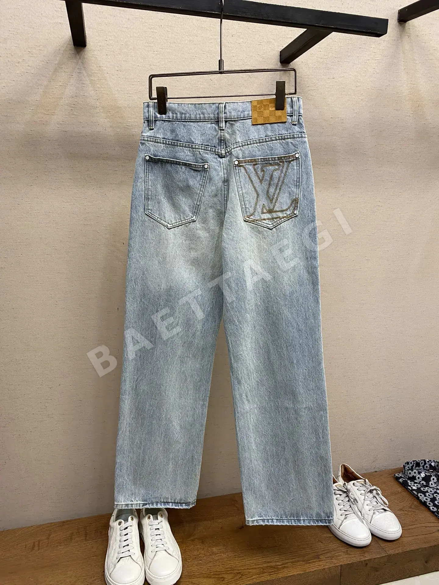루이비통 LV 로고 자수 와이드 데님 바지 상세 이미지 2