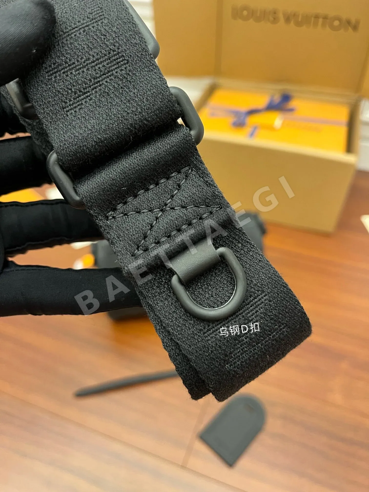 루이비통 M20900 가죽 가방 상세 이미지 4