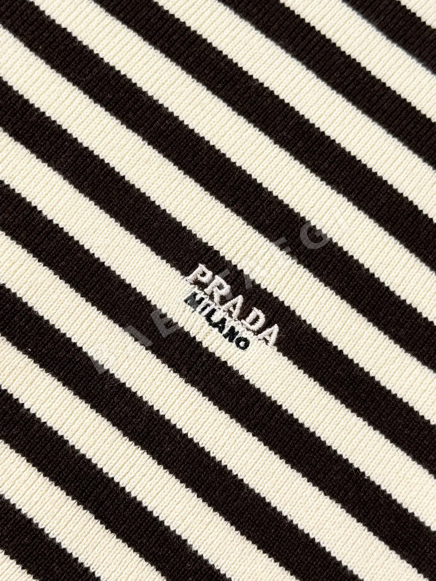 프라다 스트라이프 자수 크루넥 긴팔 스웨터 상세 이미지 5