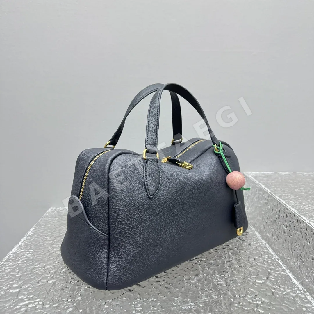 로로피아나 네이비 블루 풀 레더 라지 가방 상세 이미지 3