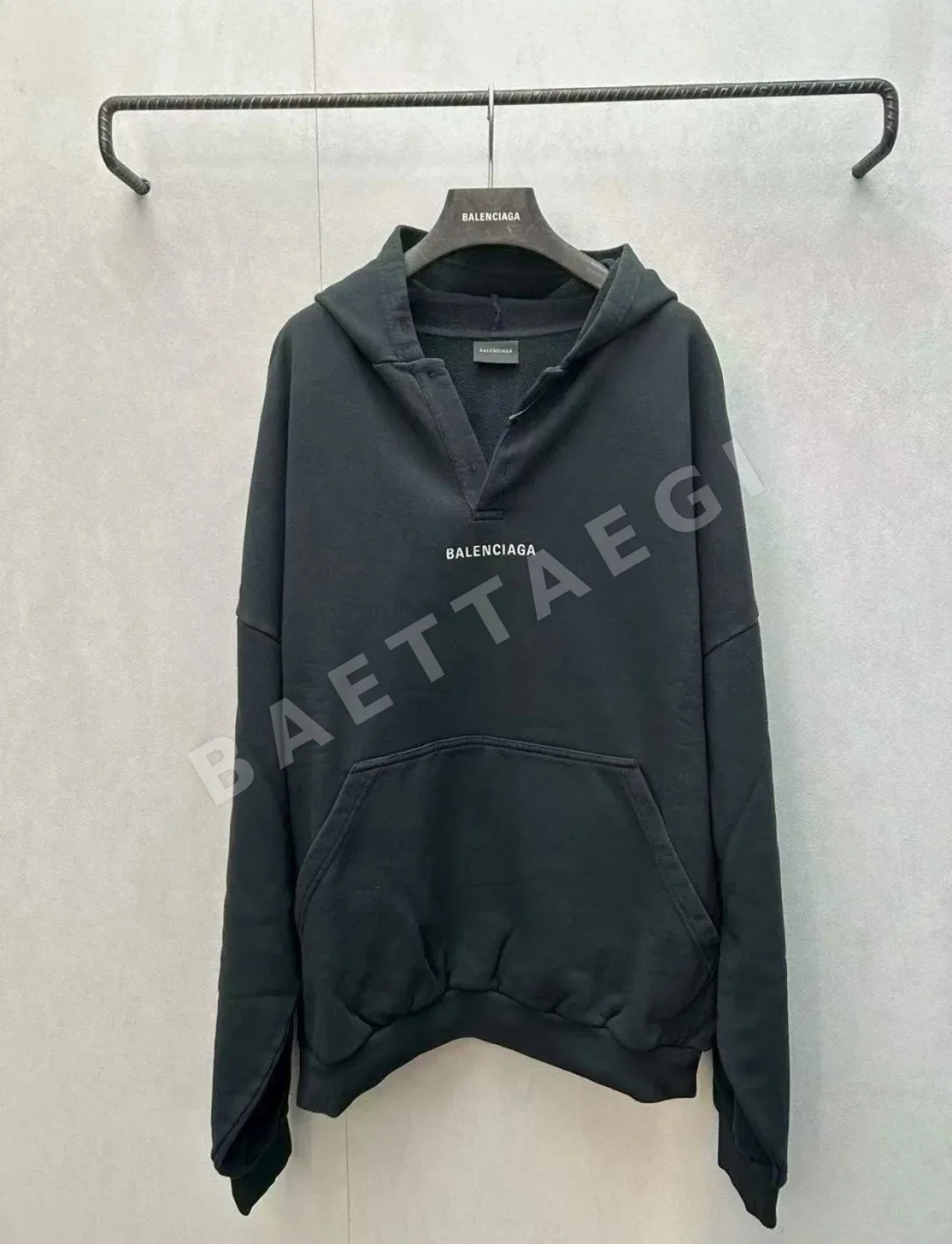 발렌시아가 자수 로고 후드티