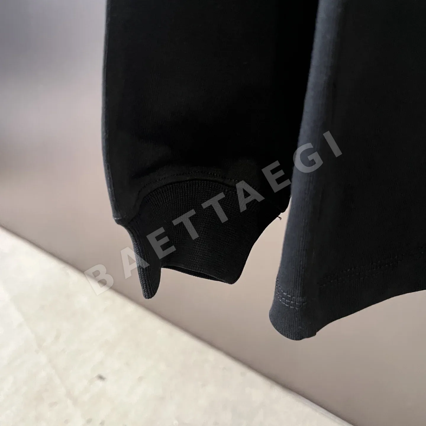 발렌시아가 남성 리브 코튼 긴팔 티셔츠 상세 이미지 8