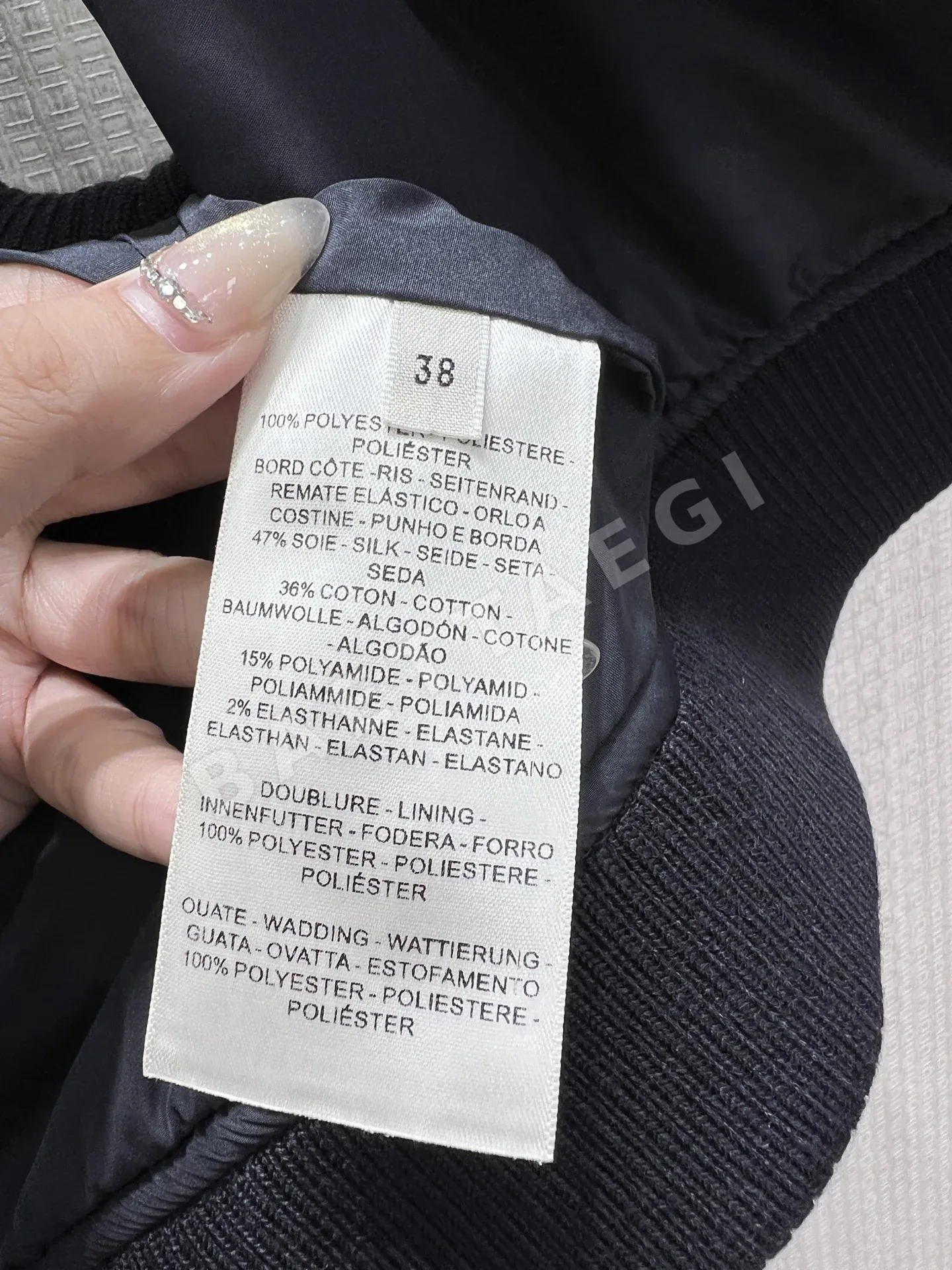 에르메스 다이아몬드 퀼팅 라운드 배지 여성 조끼 상세 이미지 9