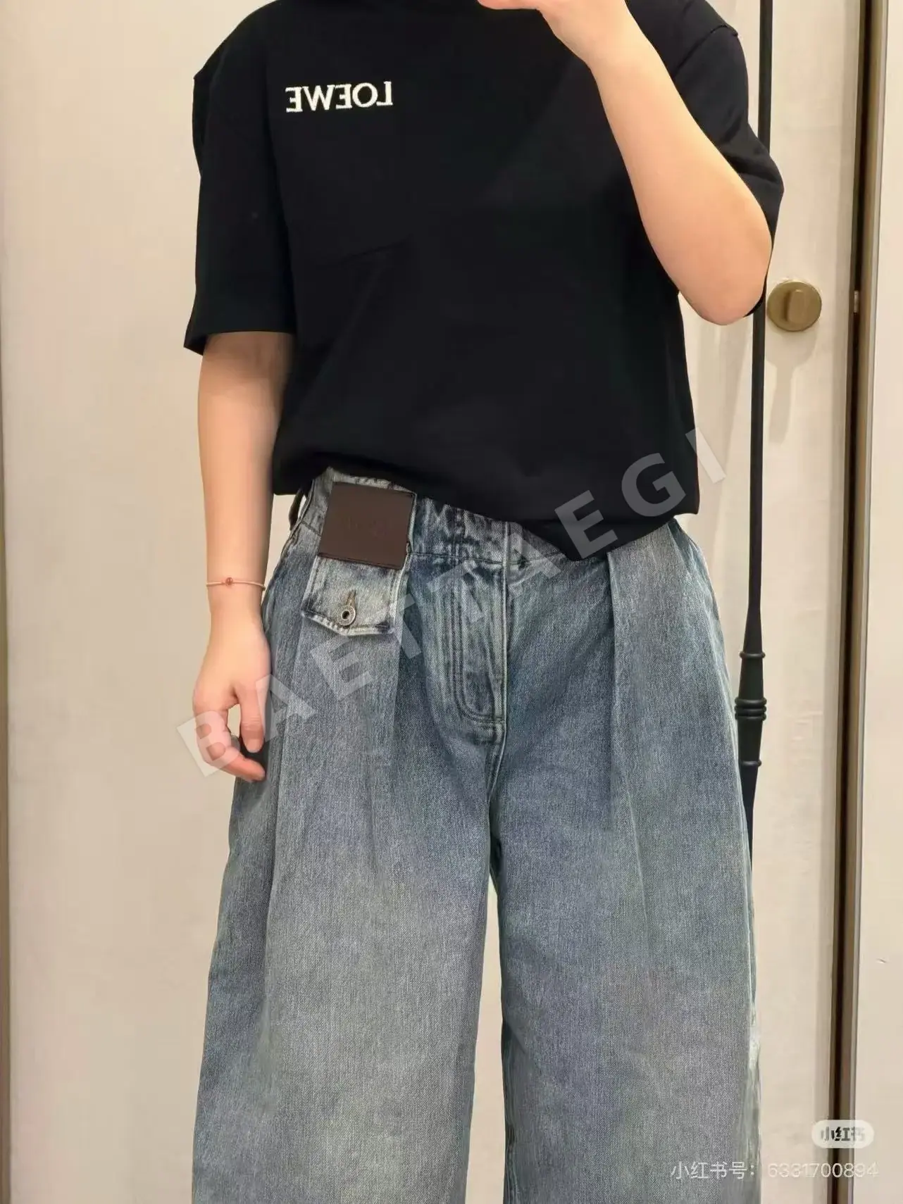 로에베 여성 자수 레터링 크루넥 반팔 티셔츠 6031