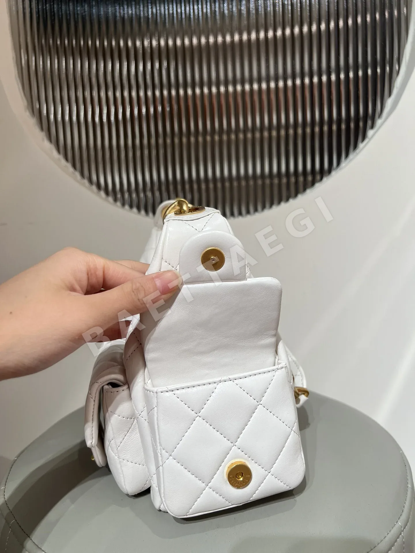 샤넬 25C 화이트 호보백 상세 이미지 5