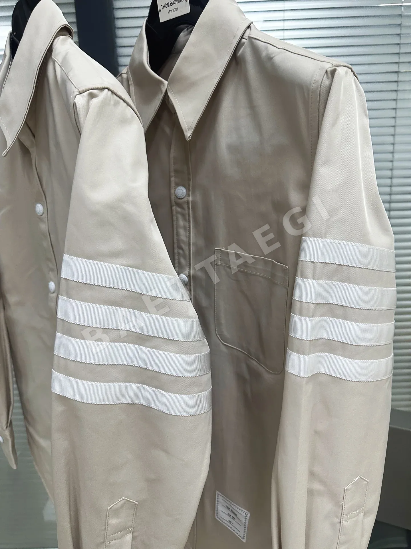 톰브라운 네이비 화이트 유니섹스 나일론 바람막이 셔츠 재킷 상세 이미지 5