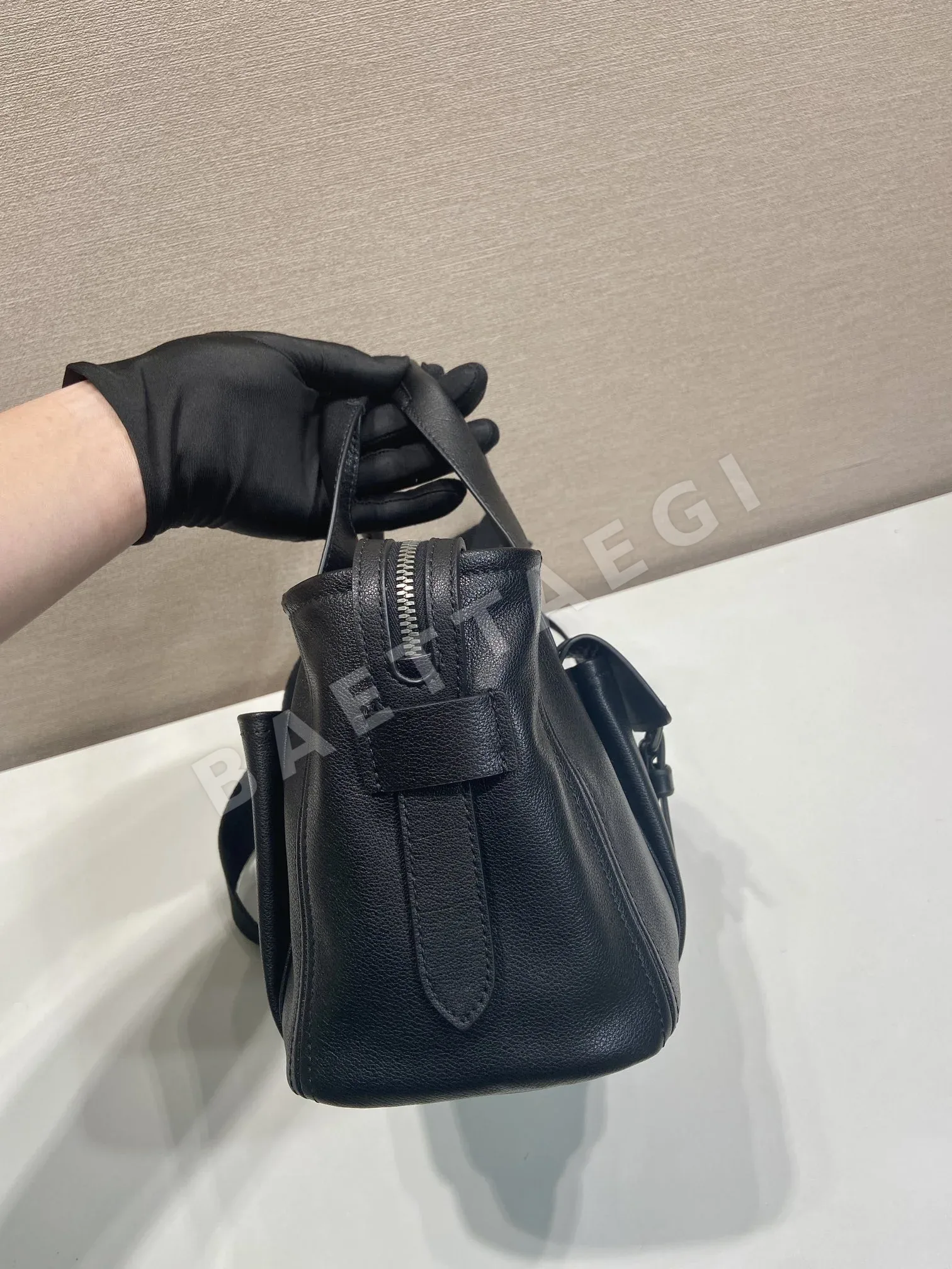 프라다 가죽 루트 백 숄더 가방 1BG660 상세 이미지 8