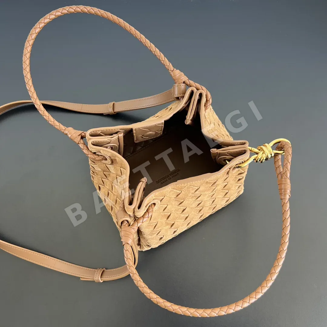 보테가베네타 파라슈트 스몰 인트레치아토 가죽 숄더백 상세 이미지 5