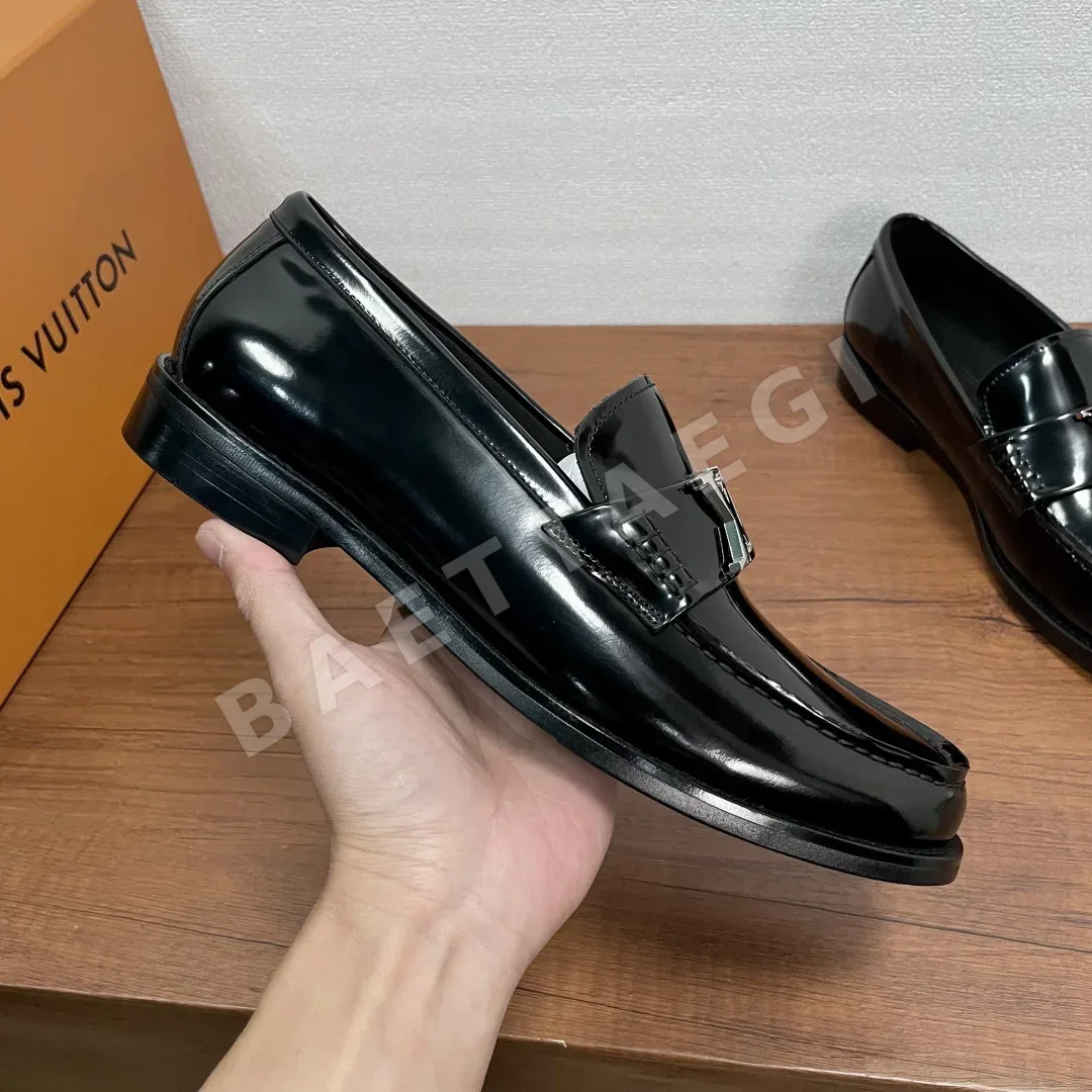 루이비통 메이저 로퍼 남성 가죽 LV 금속 버클 상세 이미지 4