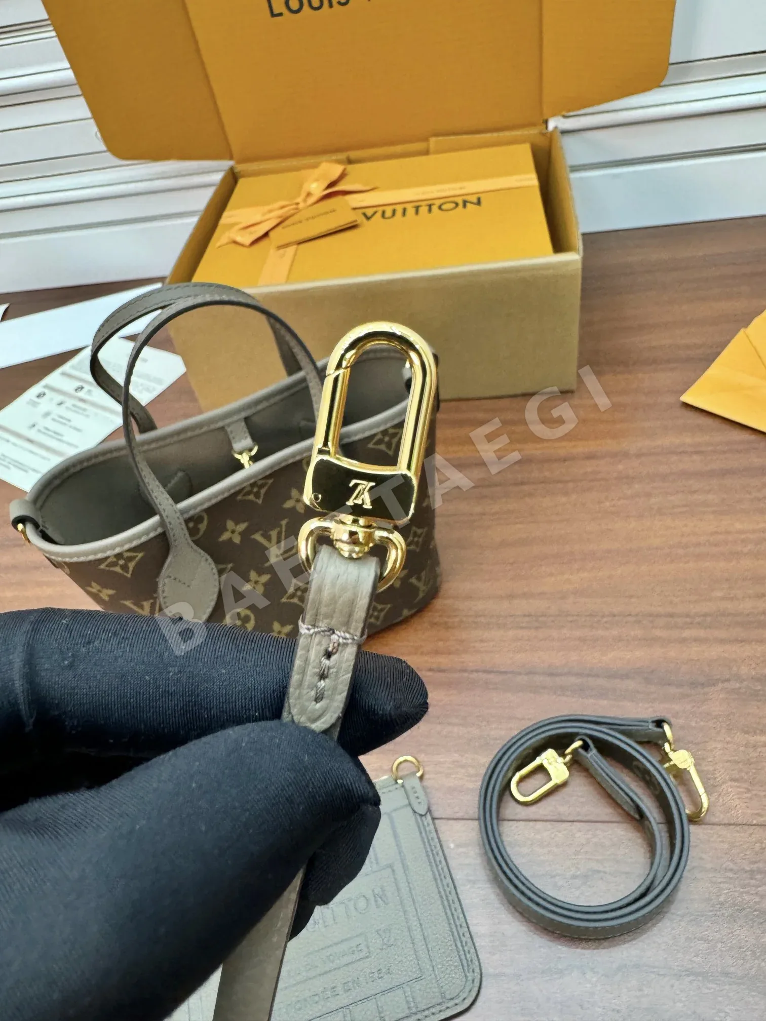 루이비통 M12109 가방 상세 이미지 9