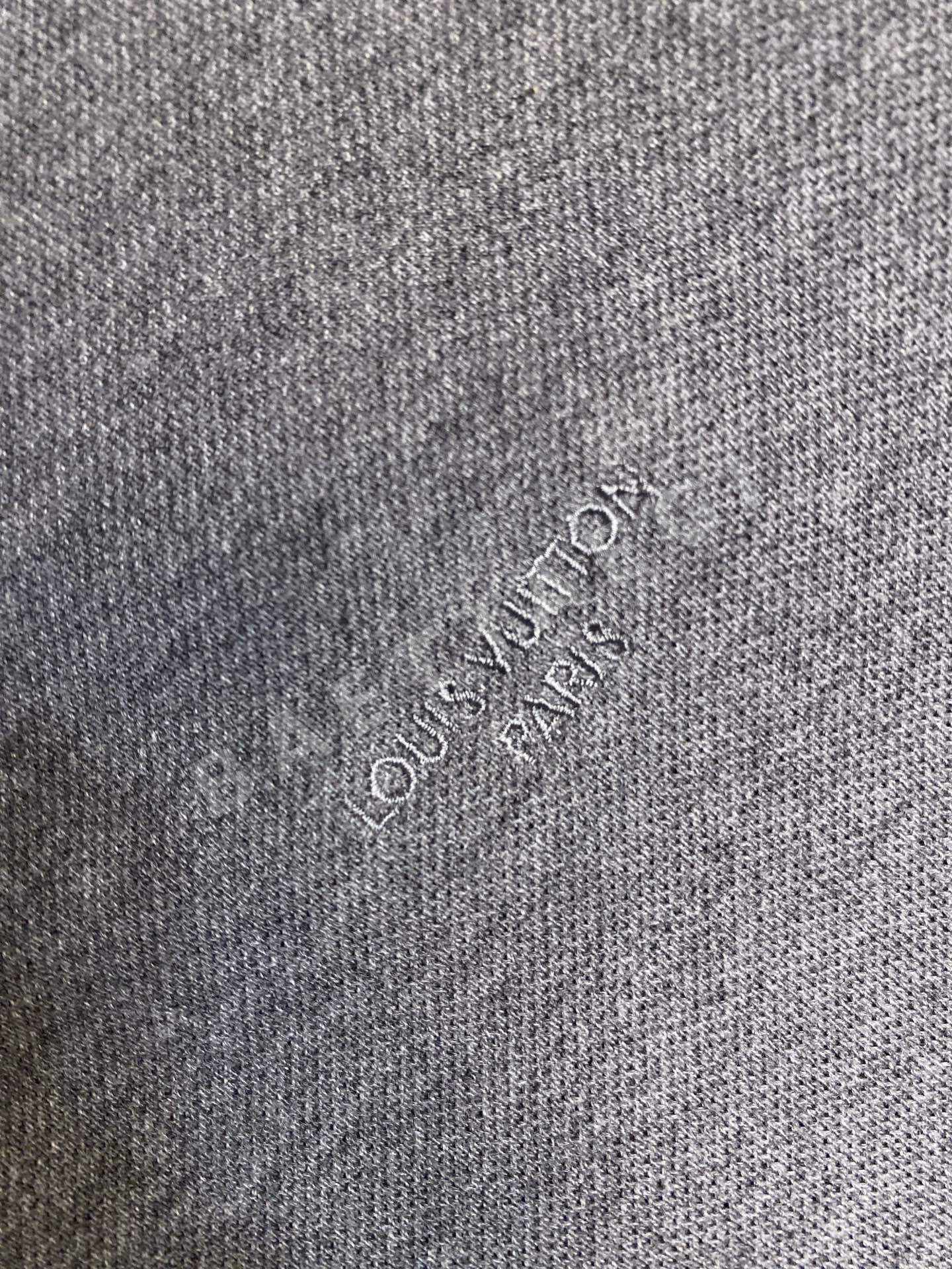 루이비통 편지 자수 로고 코튼 반팔 폴로셔츠 상세 이미지 5