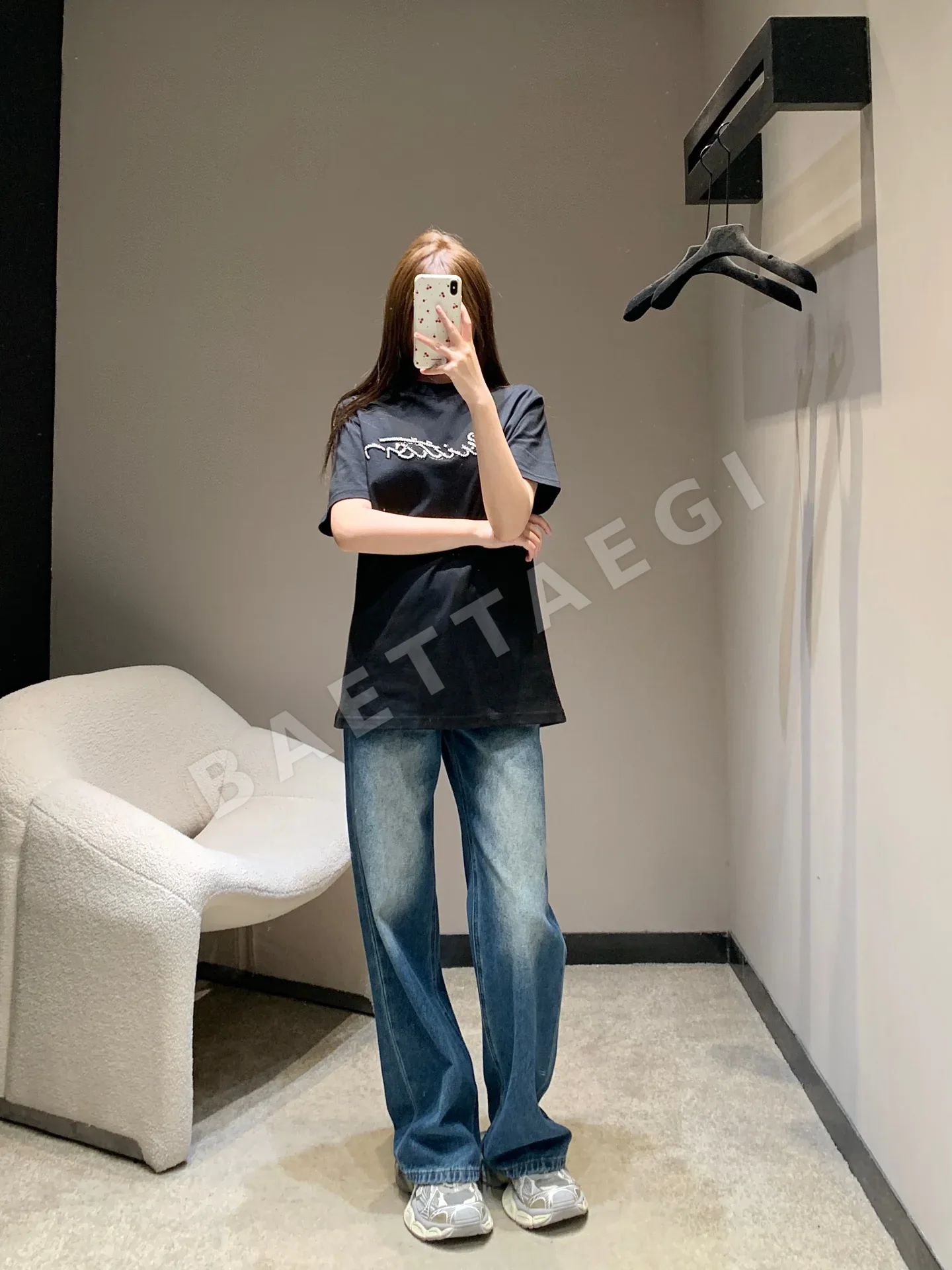 루이비통 비즈 자수 크루넥 코튼 반팔 티셔츠 상세 이미지 4