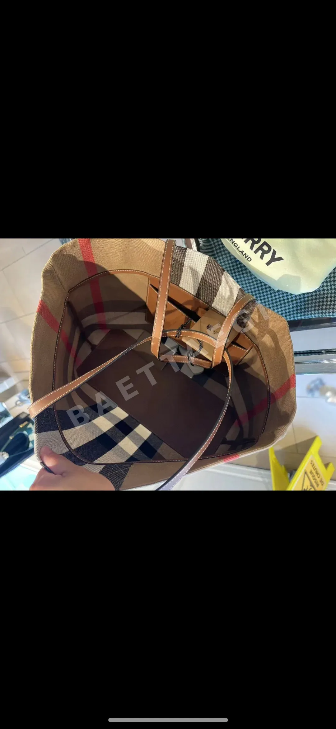 버버리 가방 상세 이미지 8