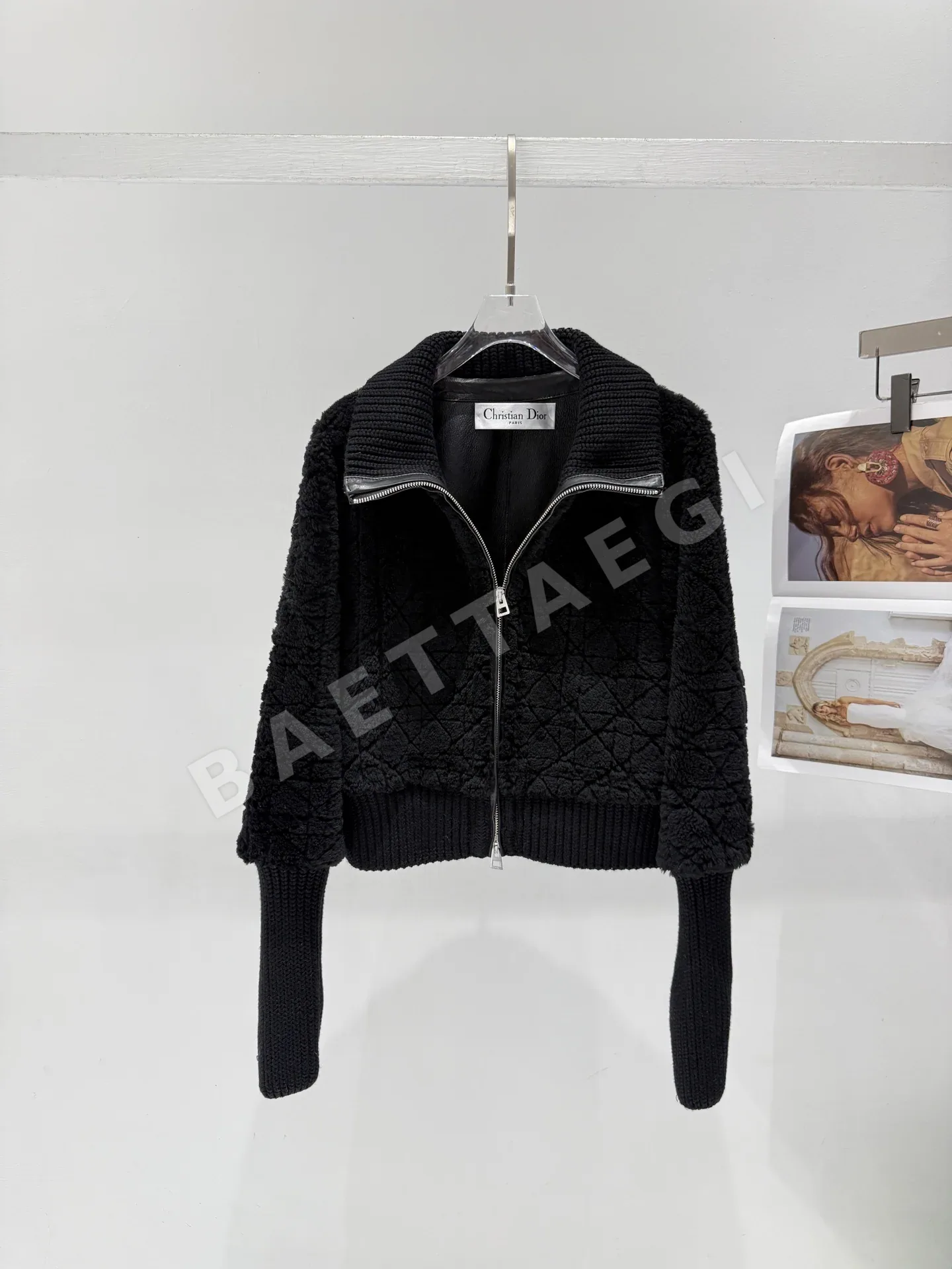 디올 드롭숄더 울 퍼 블렌드 크롭 여성 자켓 상세 이미지 3
