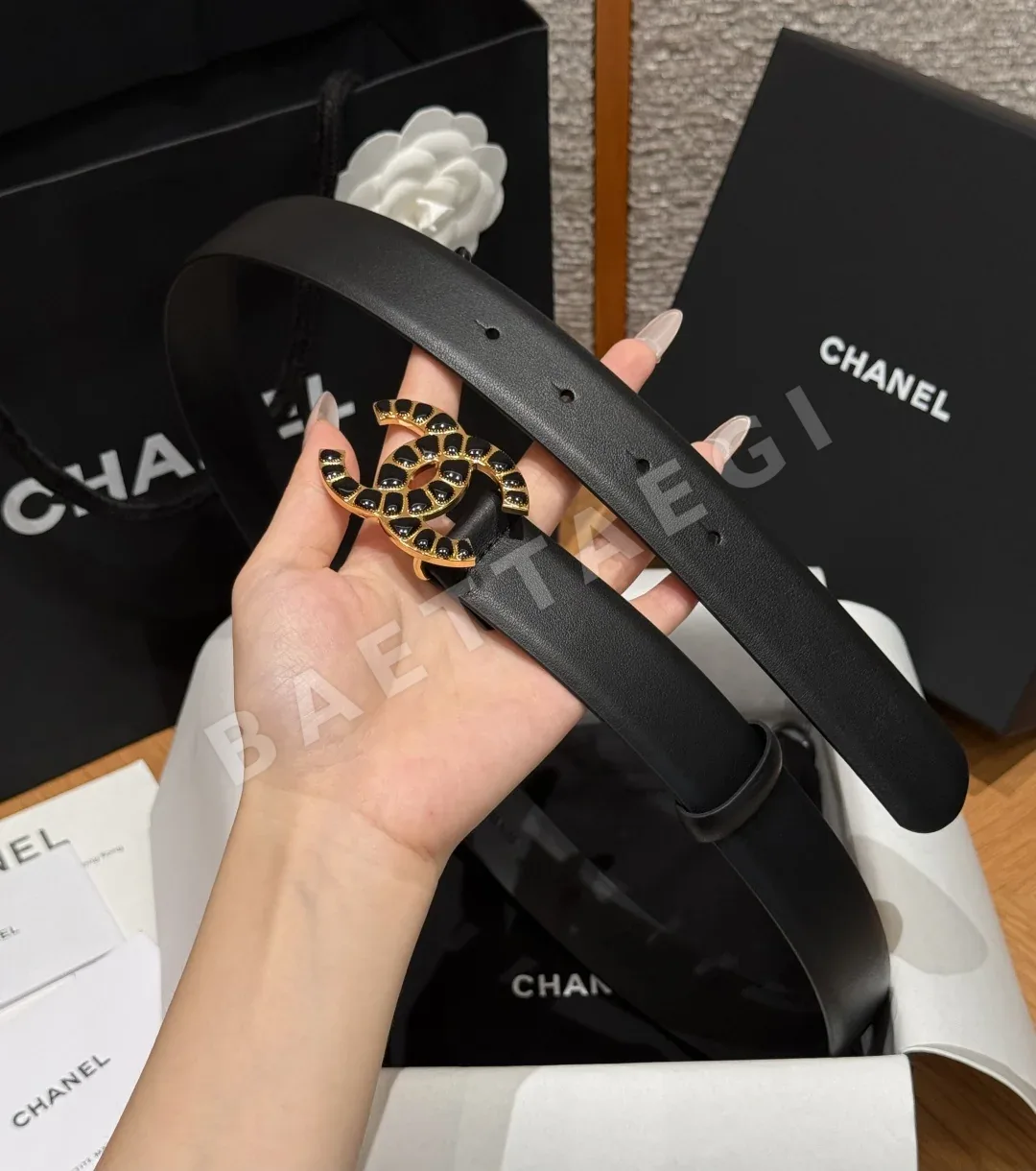 샤넬 클래식 더블 C 금장 로고 가죽 벨트 상세 이미지 4