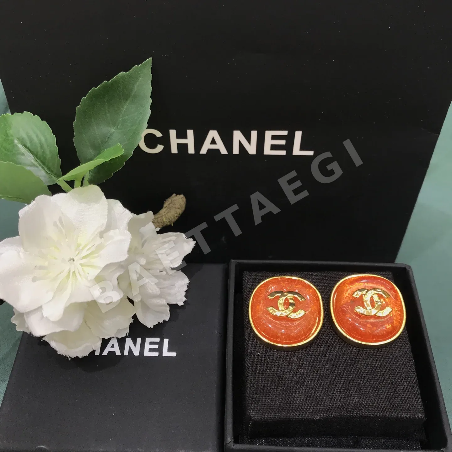 샤넬 레드 글라스 더블 C 귀걸이 149512