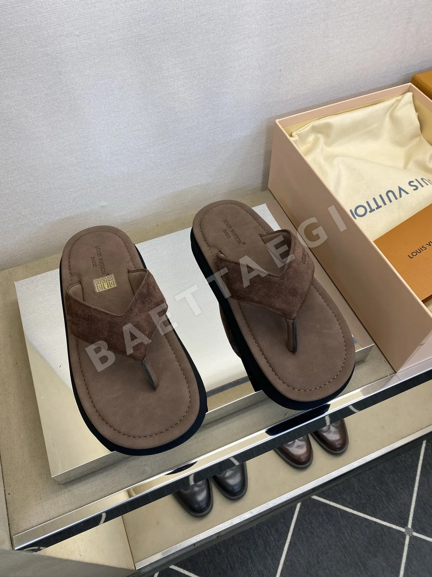 루이비통 남성 슬리퍼 129594