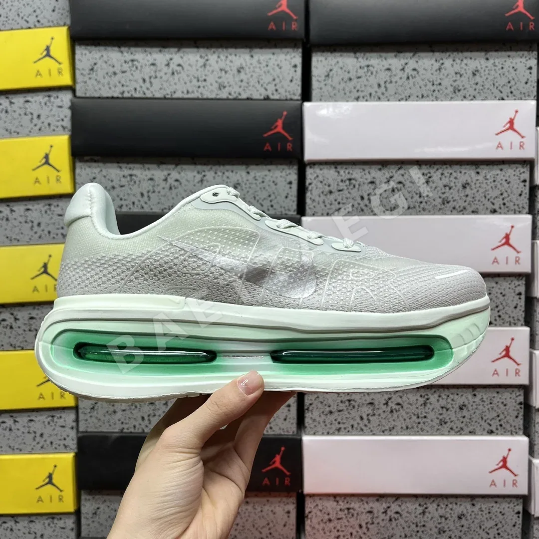 나이키 [CG] 보메로 프리미엄 HM5973-300 201990 Nike Vomero Premium Barely Green 상세 이미지 4