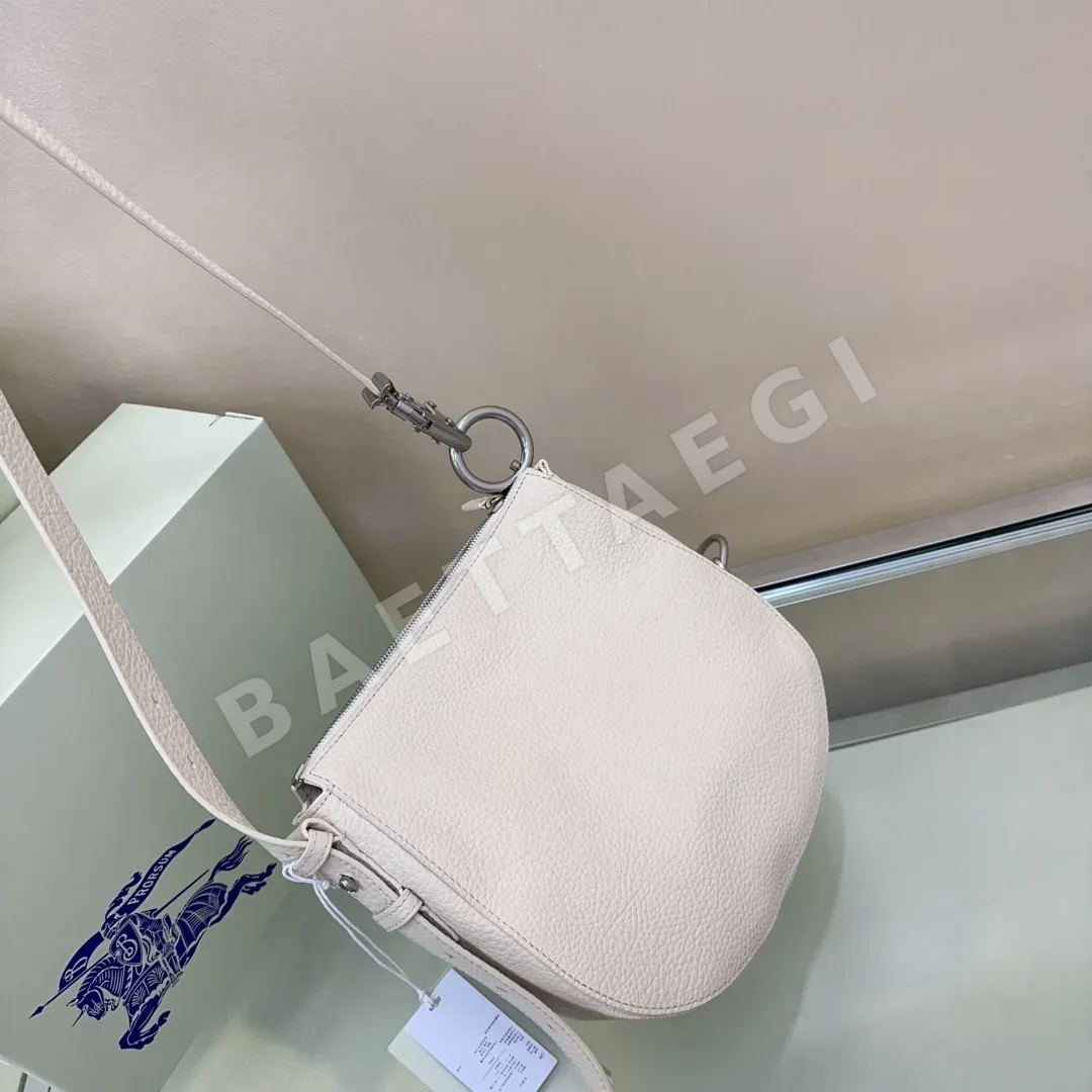 버버리 나이트 워리어 숄더백 상세 이미지 5