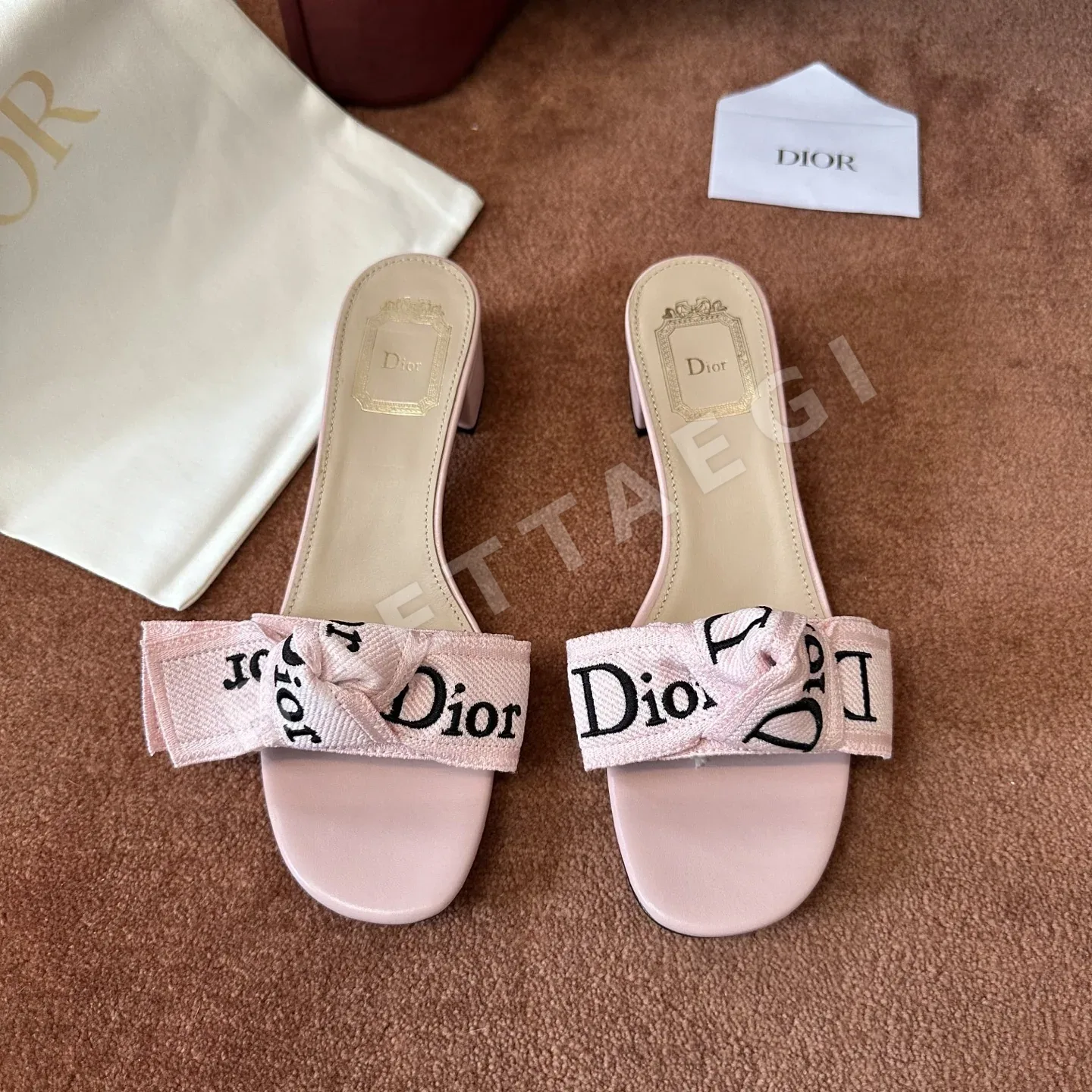 디올 로고 자수 캔버스 플랫 샌들 129392