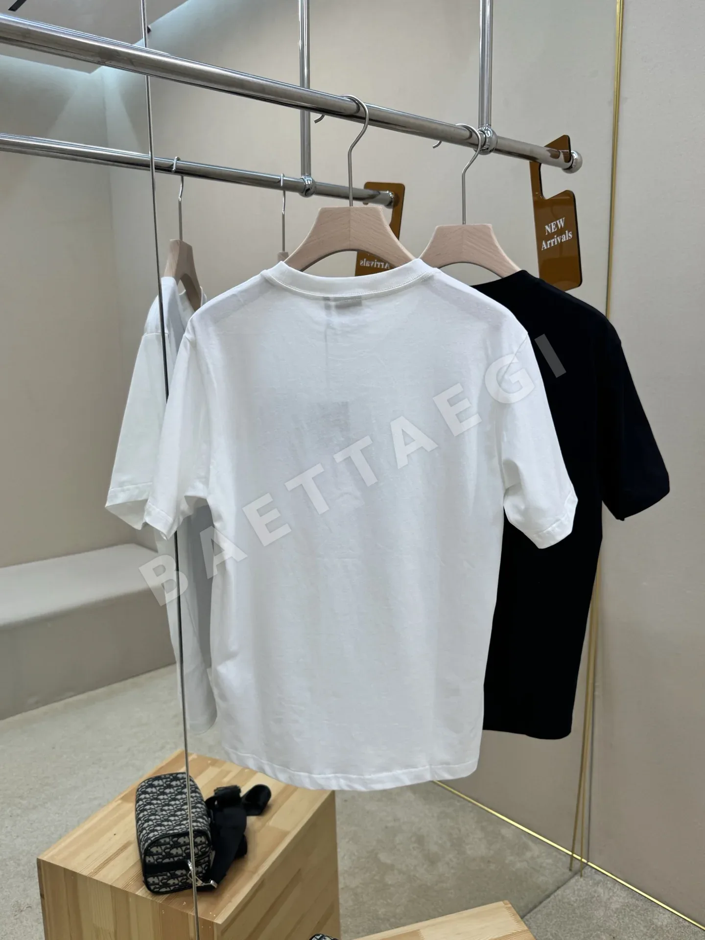 디올 자수 장식 남성 반팔 티셔츠 상세 이미지 5