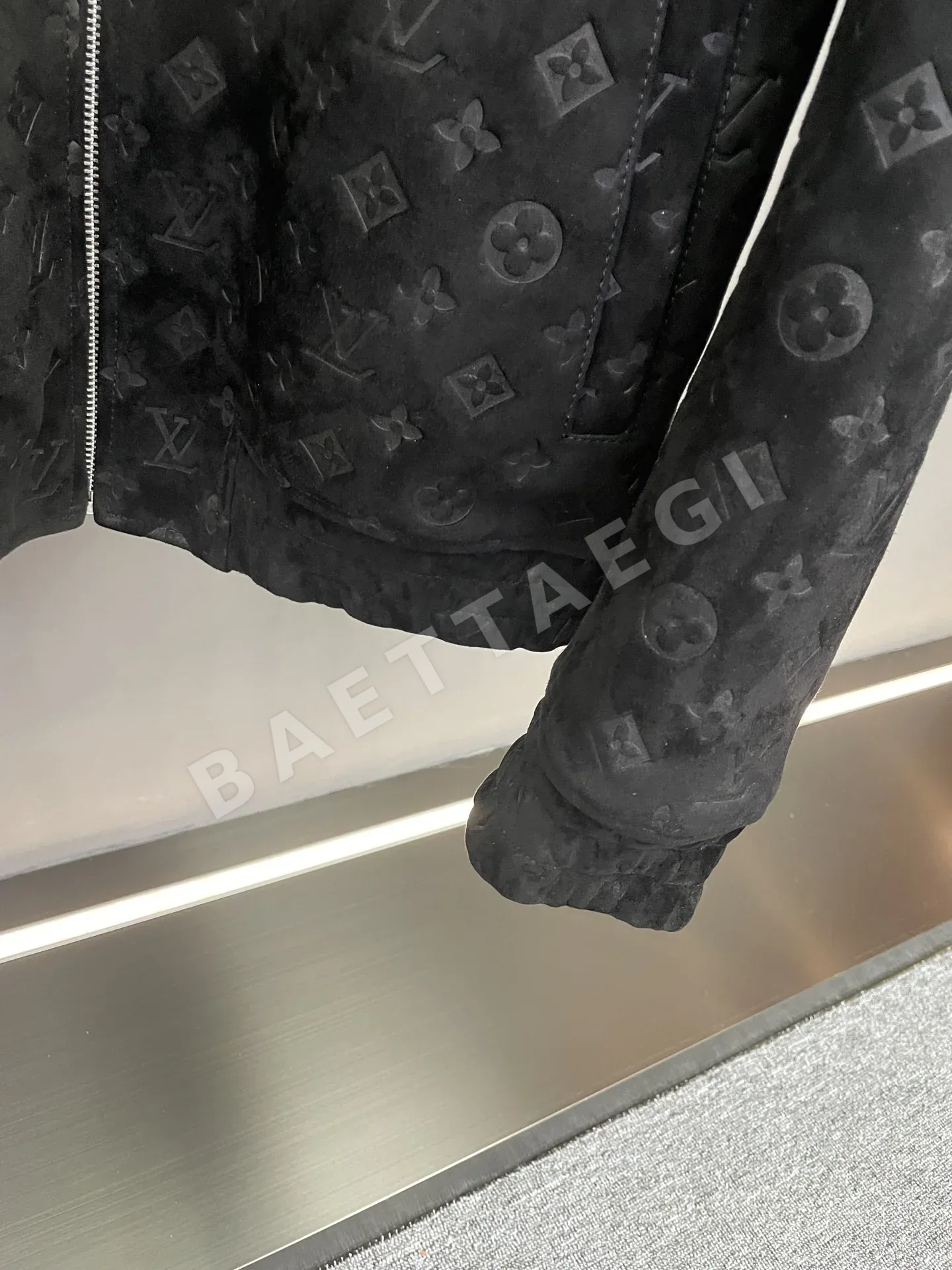 루이비통 스웨이드 모노그램 엠보스 자켓 상세 이미지 8