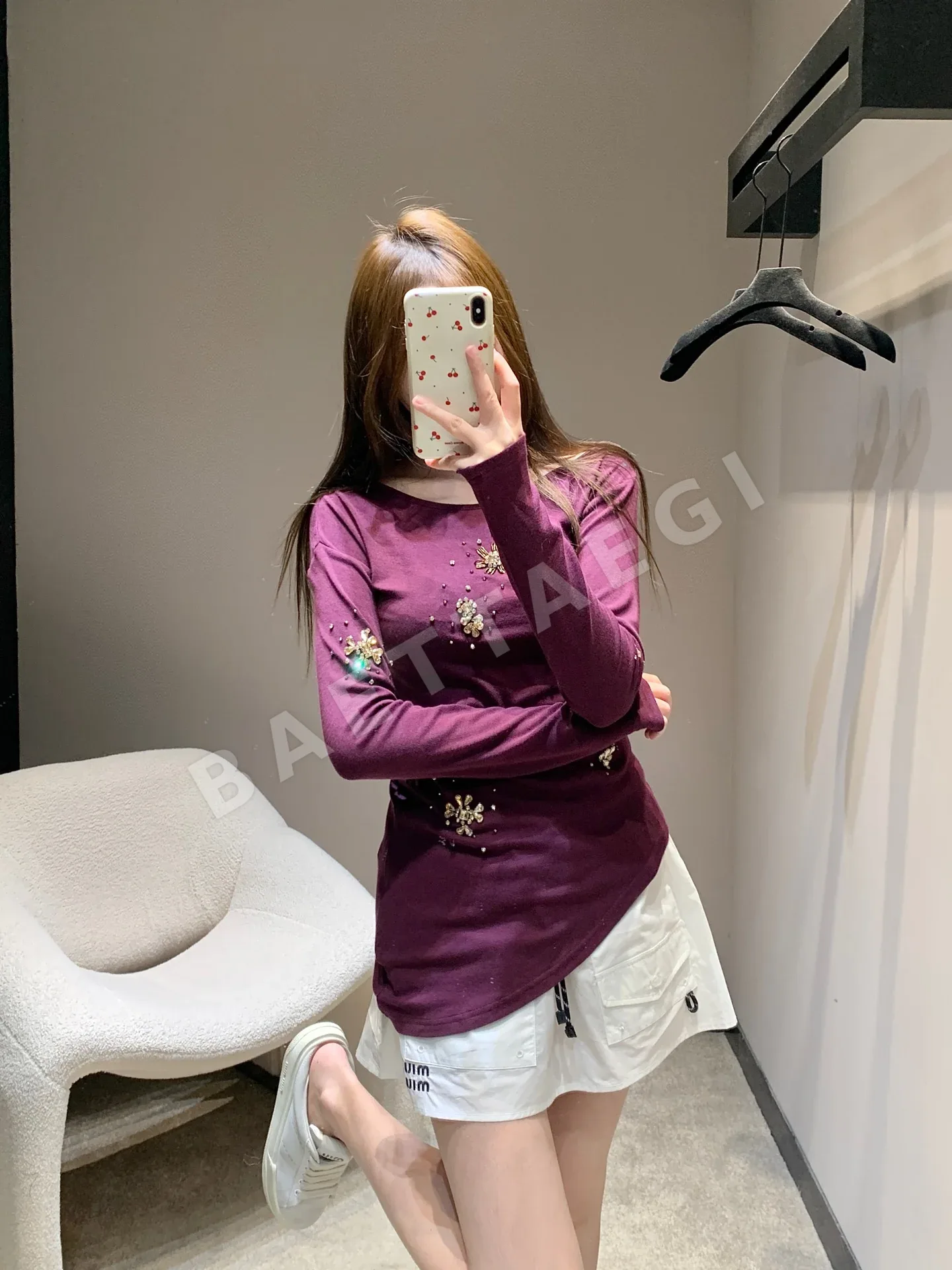 미우미우 큐빅 장식 긴팔 티셔츠 여성의류 상세 이미지 9