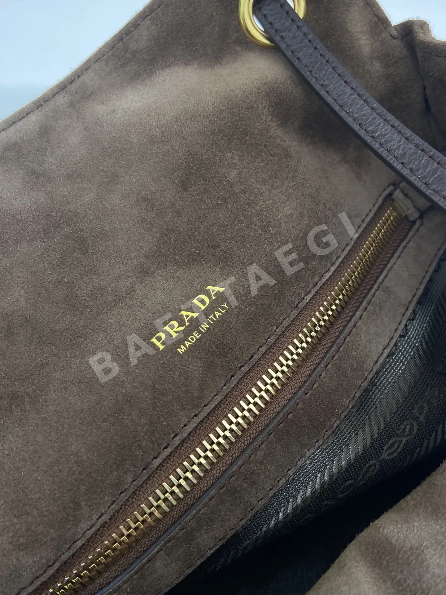 프라다 스웨이드 캐리 핸드백 1BG641 상세 이미지 9