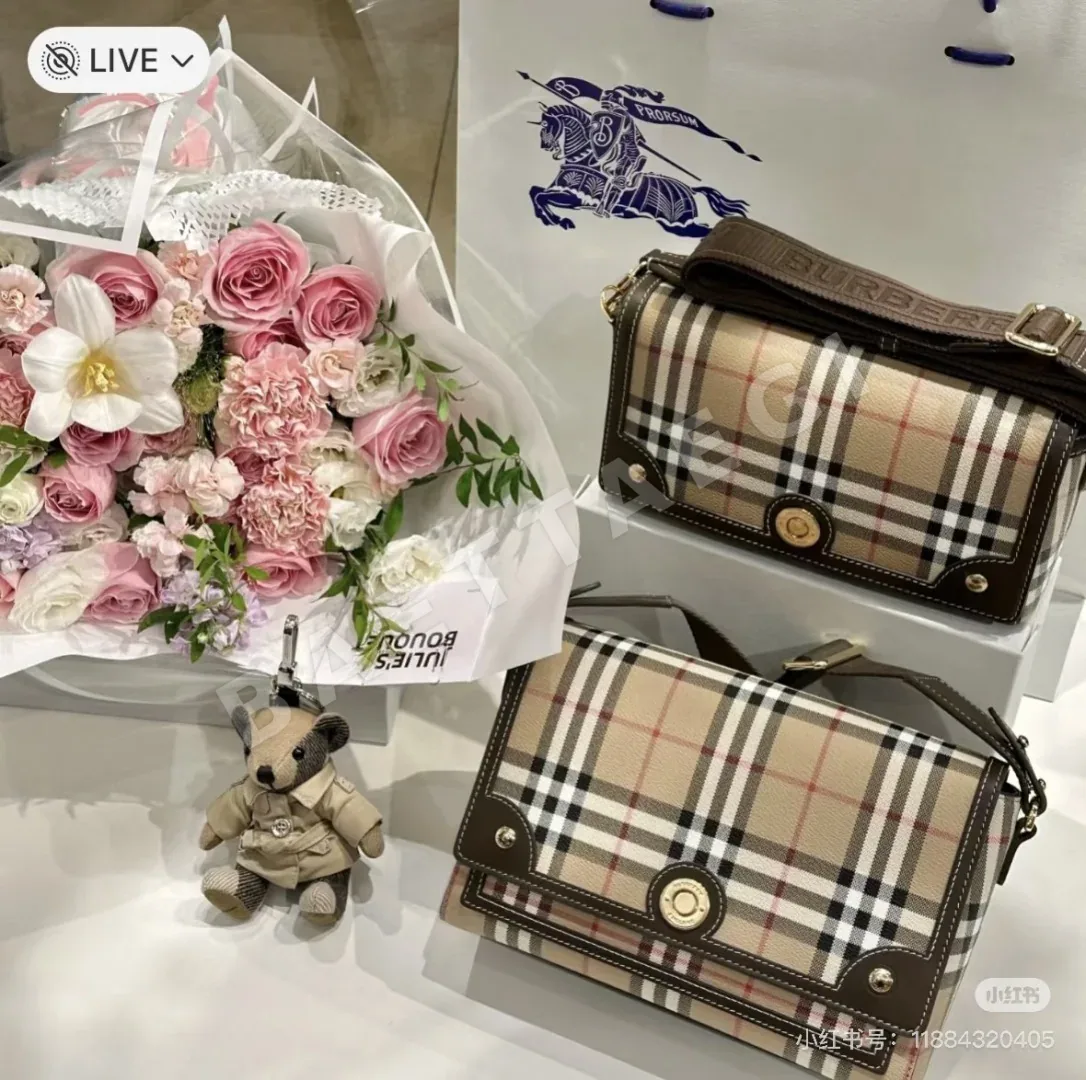 버버리 체크 패턴 가방 40622