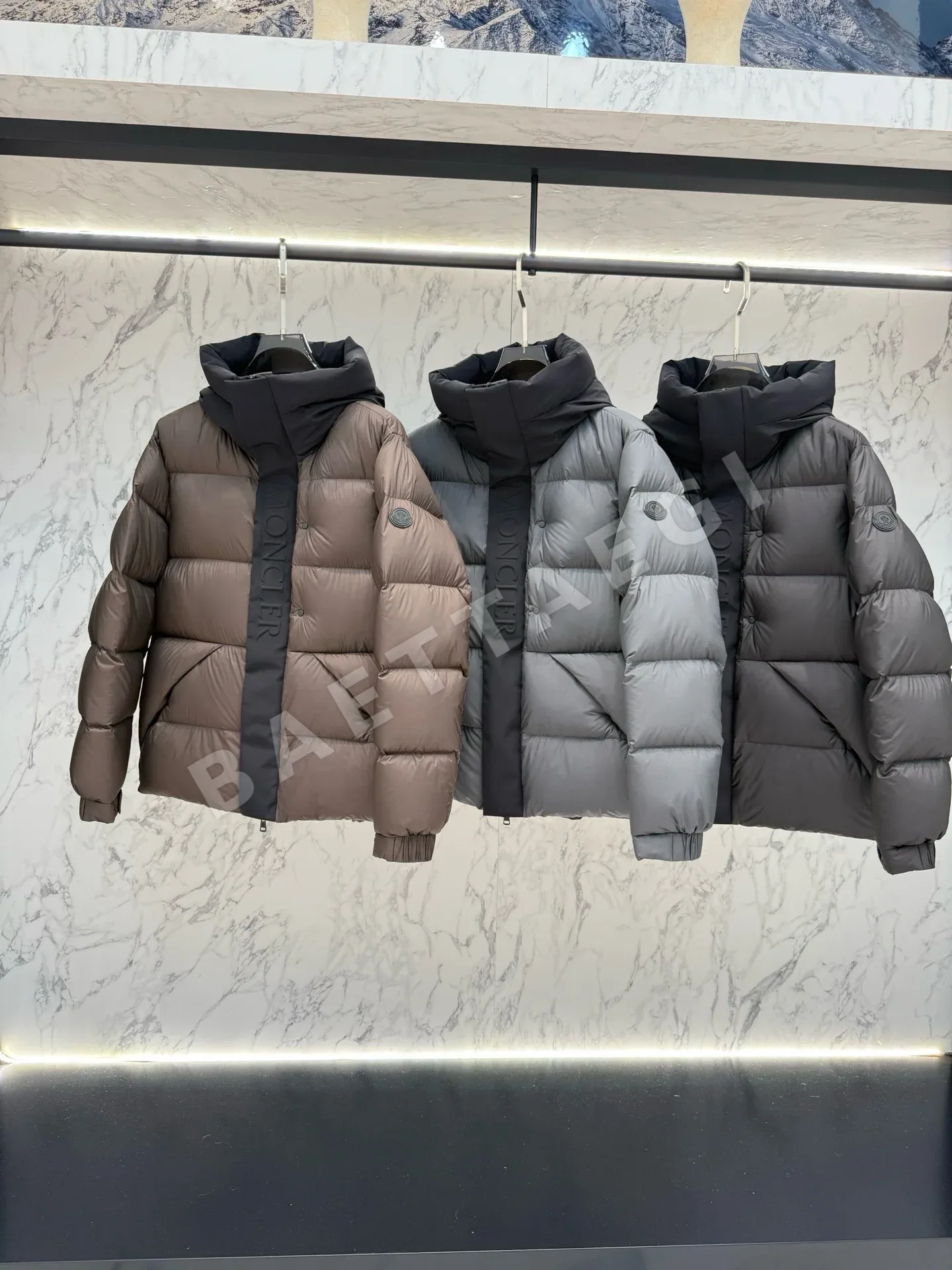 몽클레르 마데이라 후드 쇼트 다운 자켓 상세 이미지 2